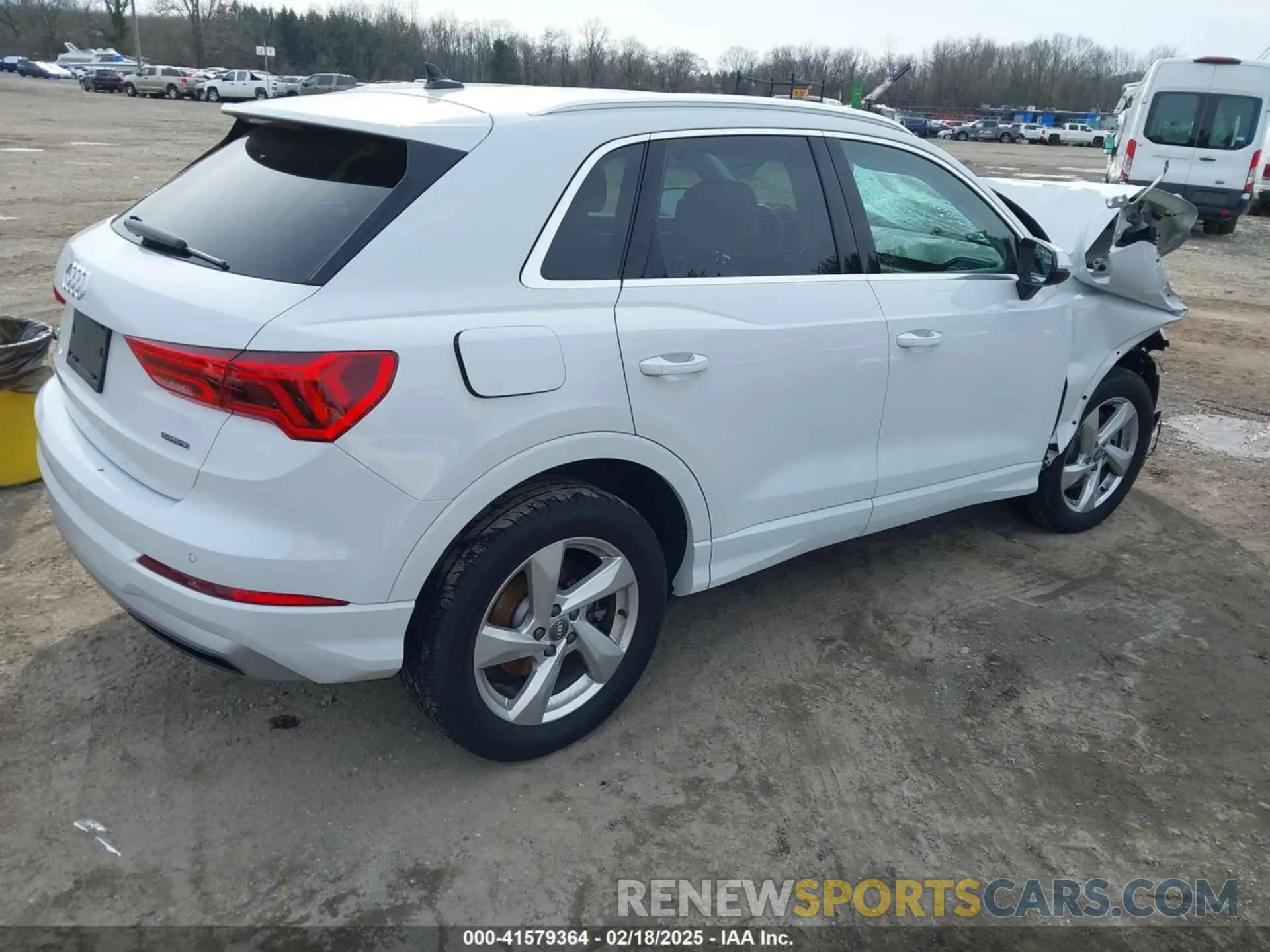4 Photograph of a damaged car WA1BECF31K1082373 AUDI Q3 2019