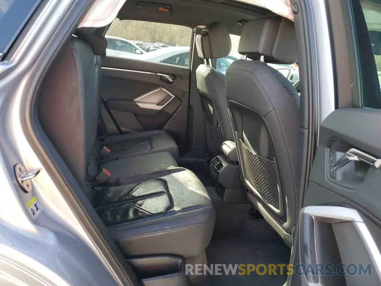 10 Photograph of a damaged car WA1BECF32K1073178 AUDI Q3 2019