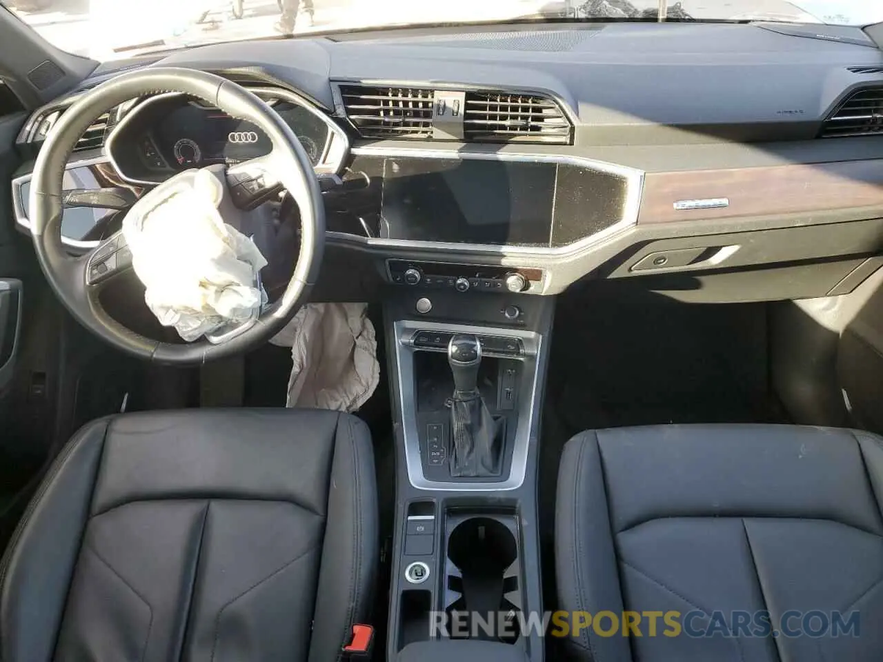 8 Photograph of a damaged car WA1BECF32K1073178 AUDI Q3 2019