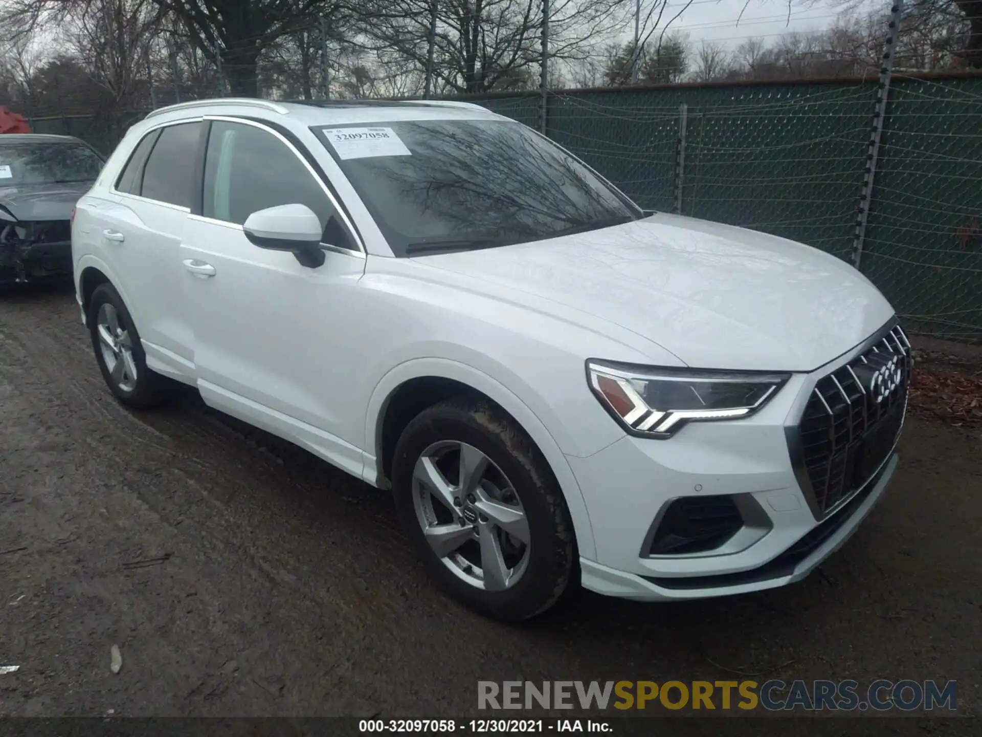 1 Photograph of a damaged car WA1BECF33K1067633 AUDI Q3 2019