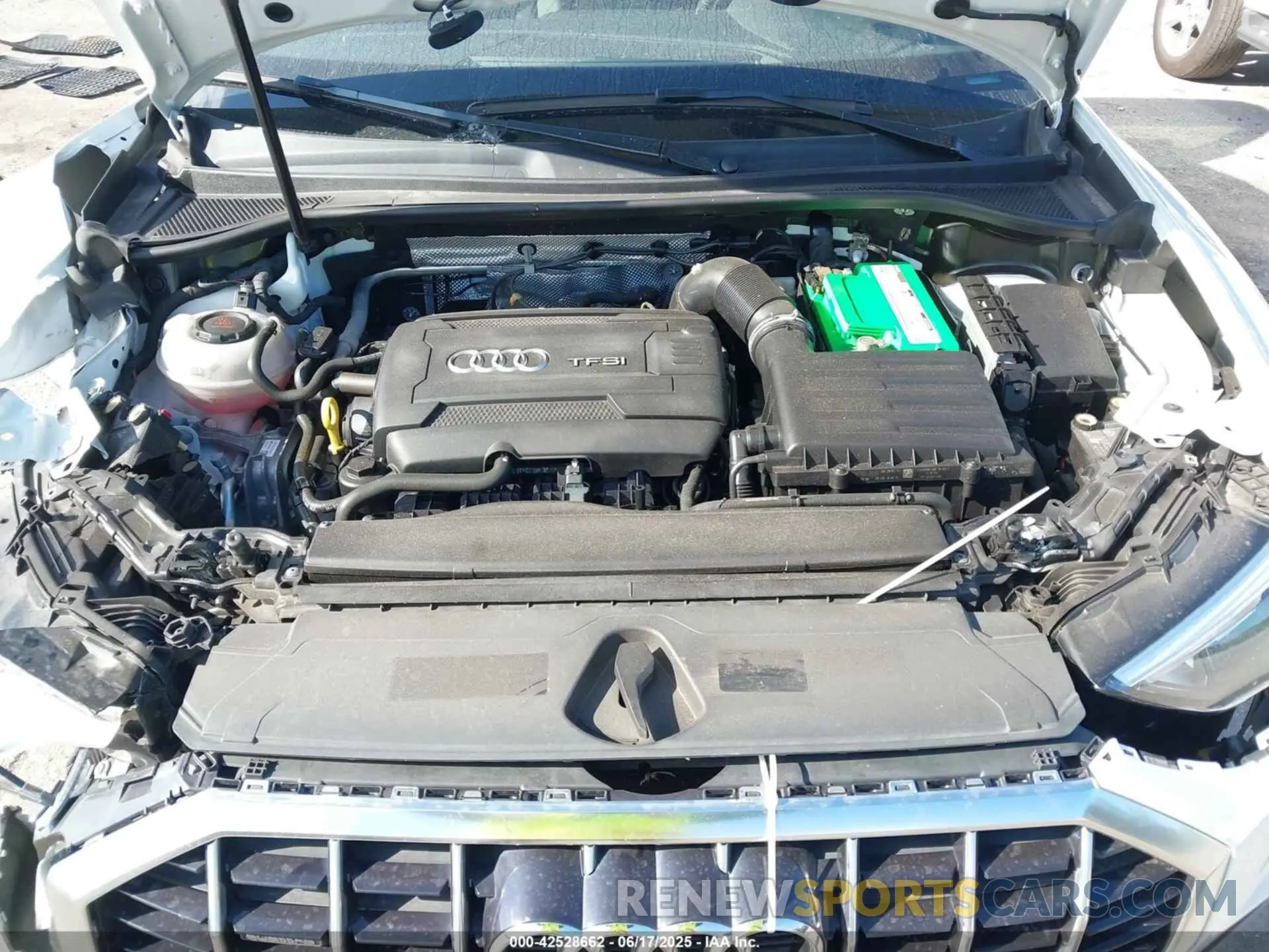 10 Photograph of a damaged car WA1DECF32K1084030 AUDI Q3 2019