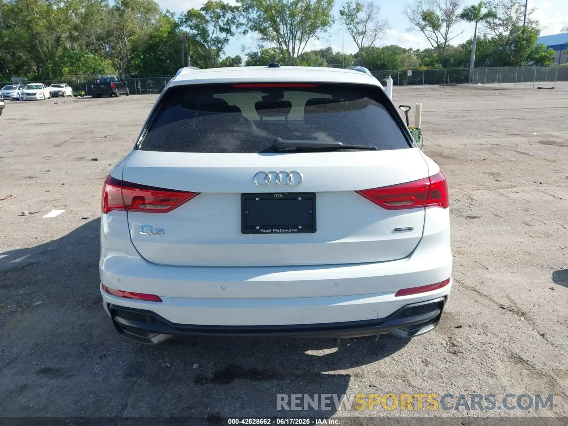 16 Photograph of a damaged car WA1DECF32K1084030 AUDI Q3 2019