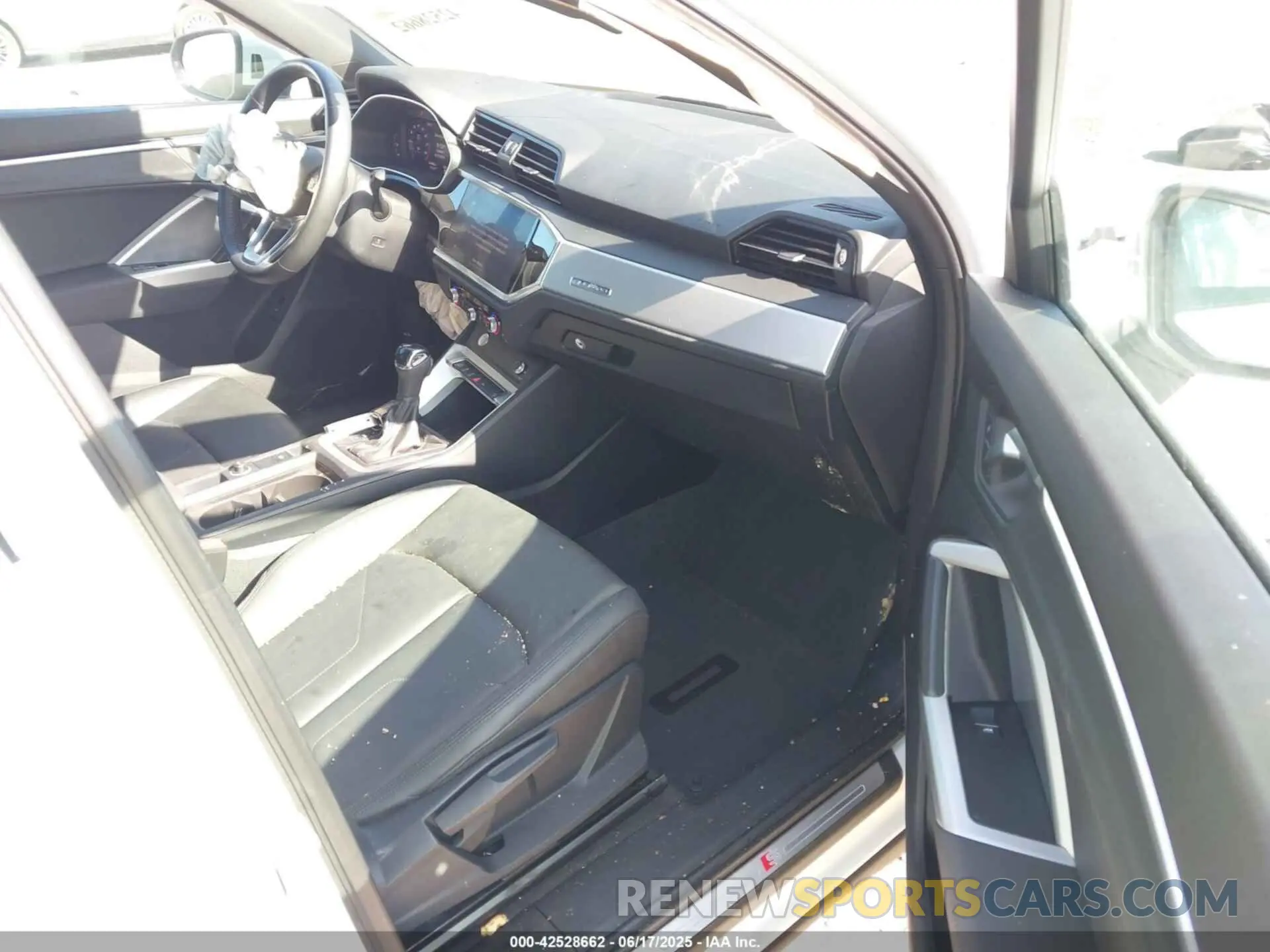 5 Photograph of a damaged car WA1DECF32K1084030 AUDI Q3 2019