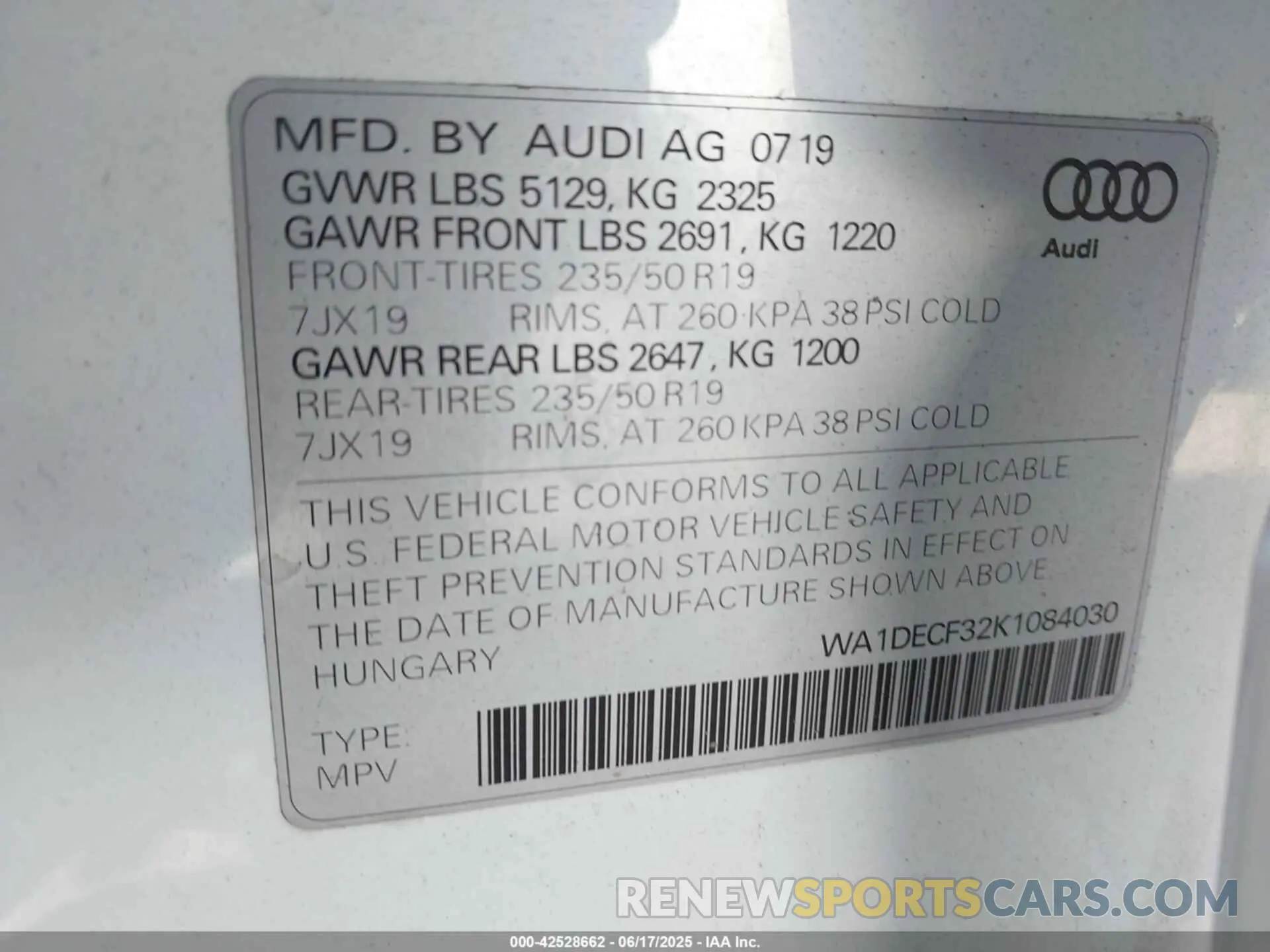 9 Photograph of a damaged car WA1DECF32K1084030 AUDI Q3 2019