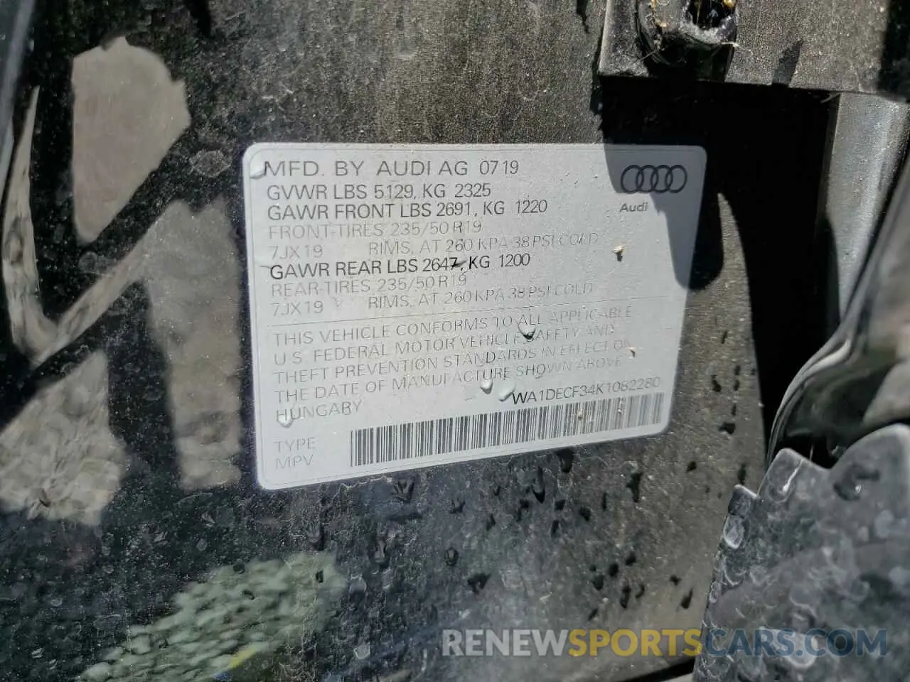 13 Photograph of a damaged car WA1DECF34K1082280 AUDI Q3 2019