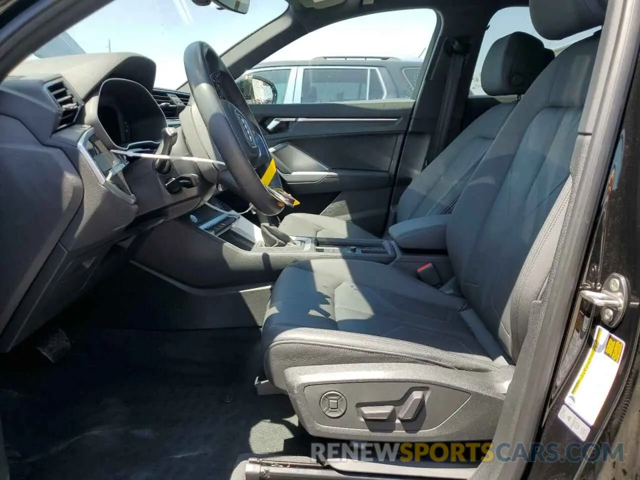 7 Photograph of a damaged car WA1DECF34K1082280 AUDI Q3 2019