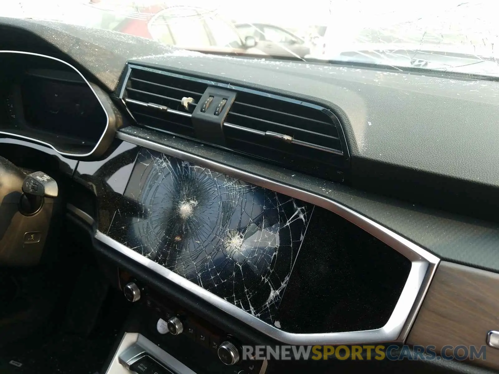 9 Photograph of a damaged car WA1EECF30K1071359 AUDI Q3 2019