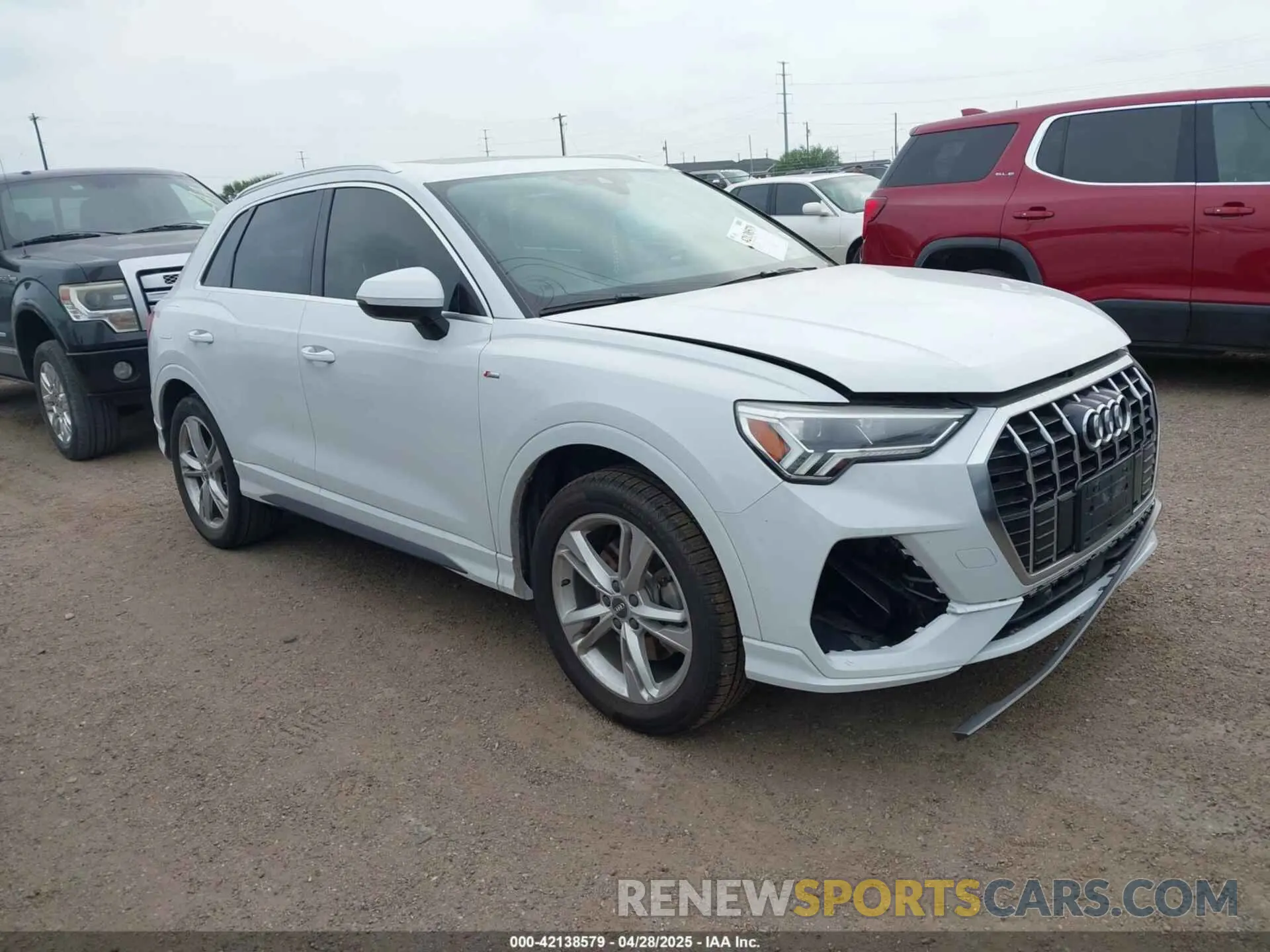 1 Photograph of a damaged car WA1EECF31K1067899 AUDI Q3 2019