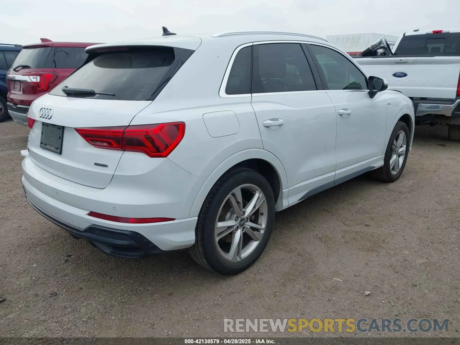 4 Photograph of a damaged car WA1EECF31K1067899 AUDI Q3 2019