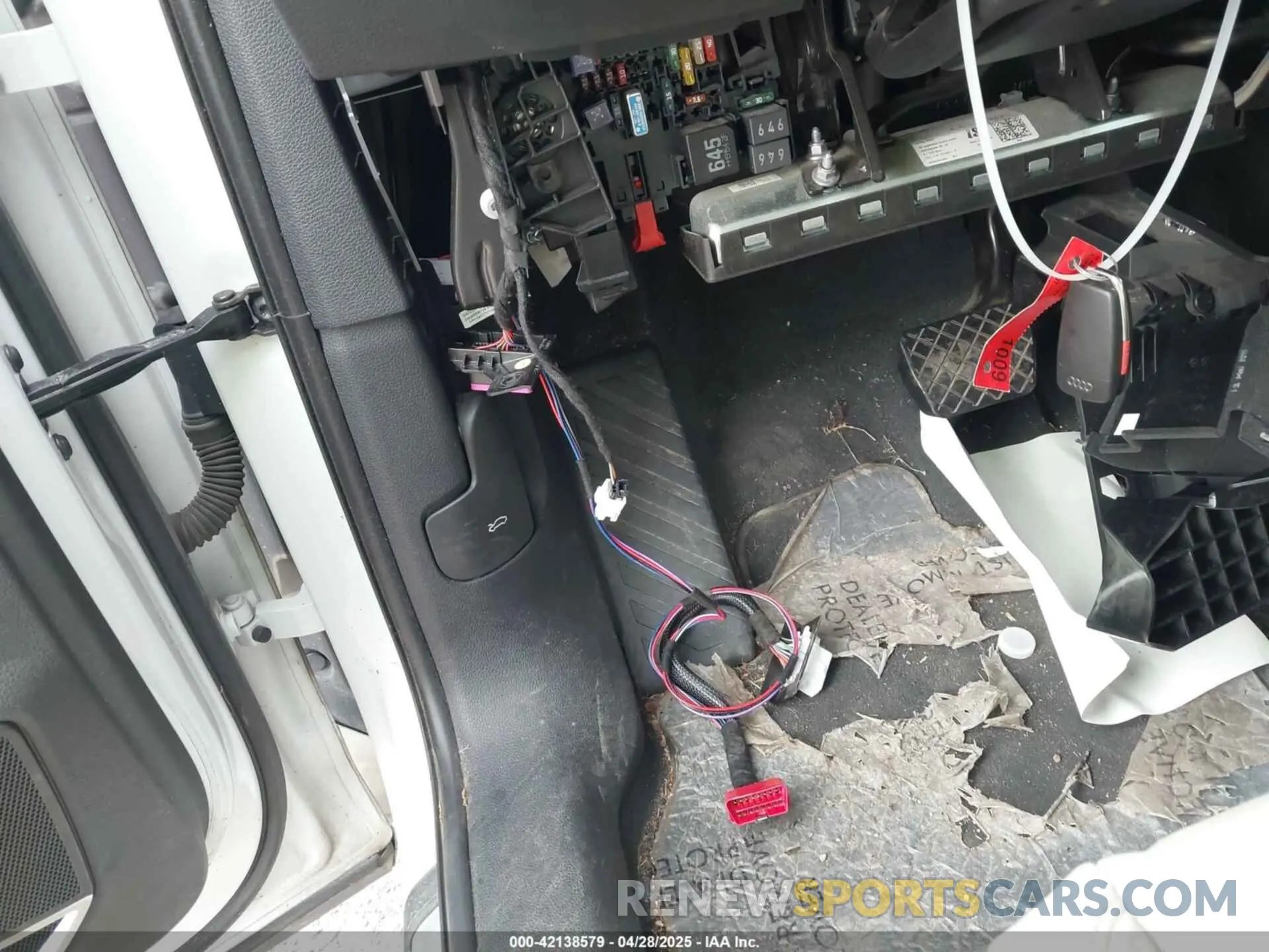 6 Photograph of a damaged car WA1EECF31K1067899 AUDI Q3 2019