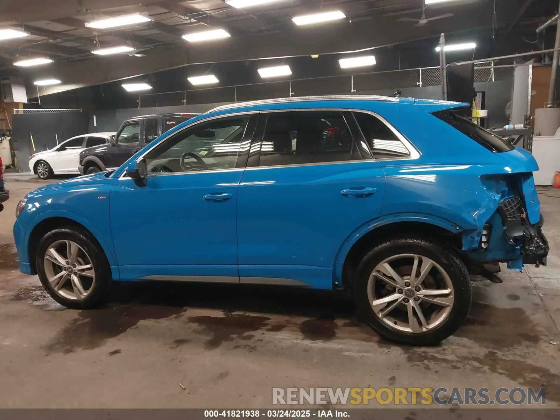 15 Photograph of a damaged car WA1EECF33K1084770 AUDI Q3 2019