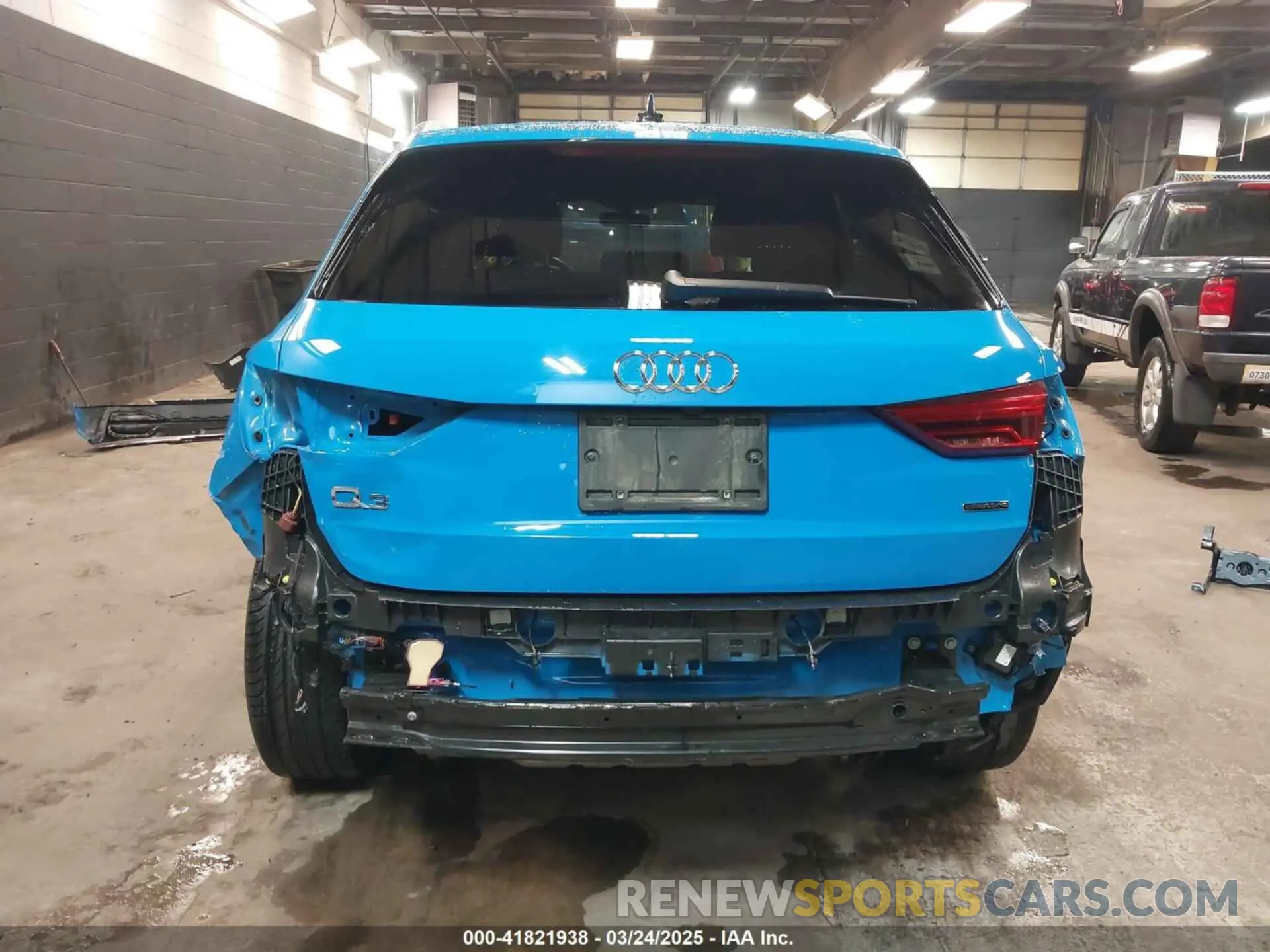 17 Photograph of a damaged car WA1EECF33K1084770 AUDI Q3 2019