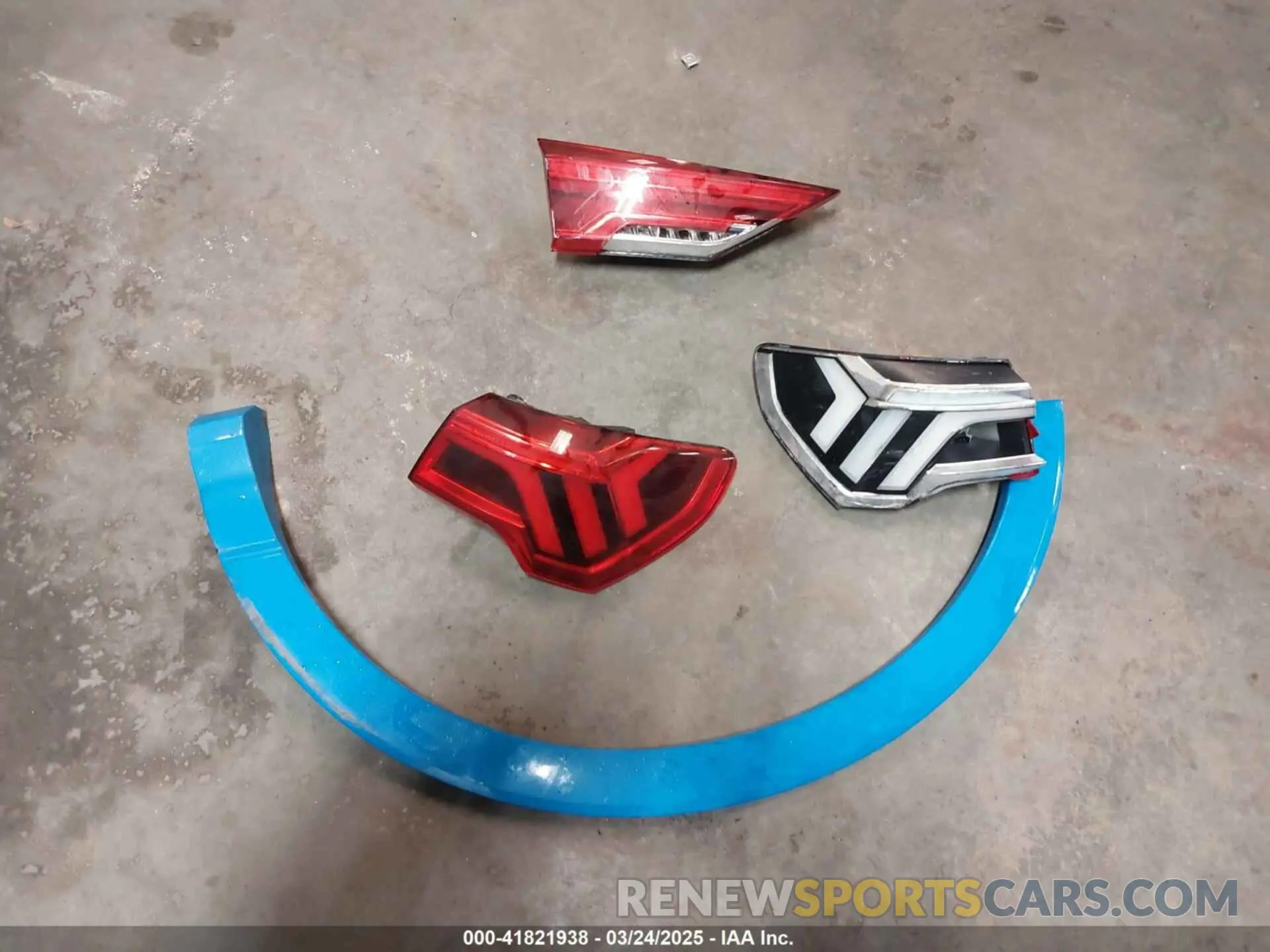 18 Photograph of a damaged car WA1EECF33K1084770 AUDI Q3 2019