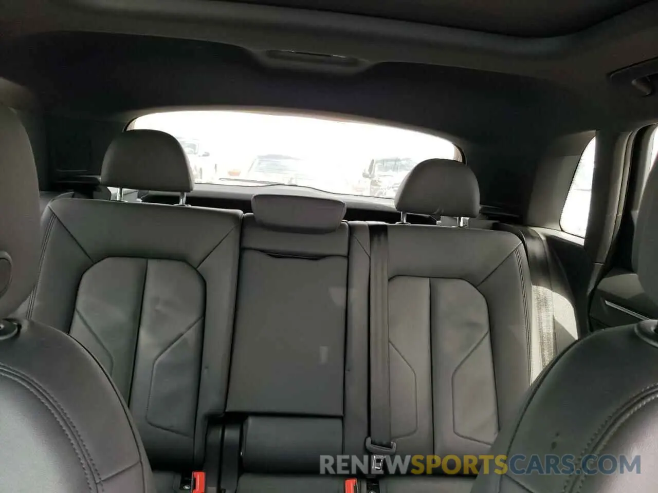 10 Photograph of a damaged car WA1EECF39K1088046 AUDI Q3 2019