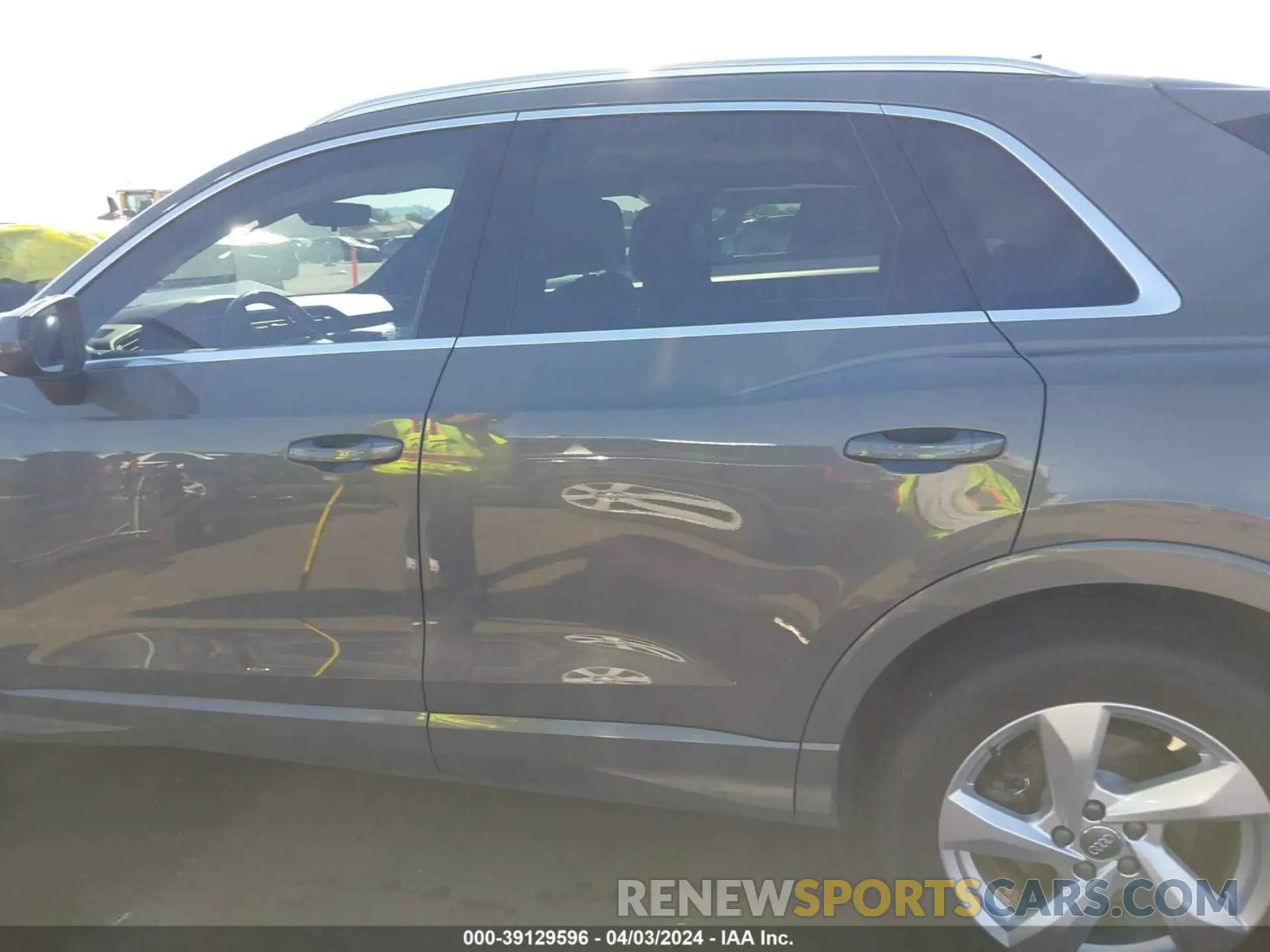 14 Photograph of a damaged car WA1AECF30L1007967 AUDI Q3 2020