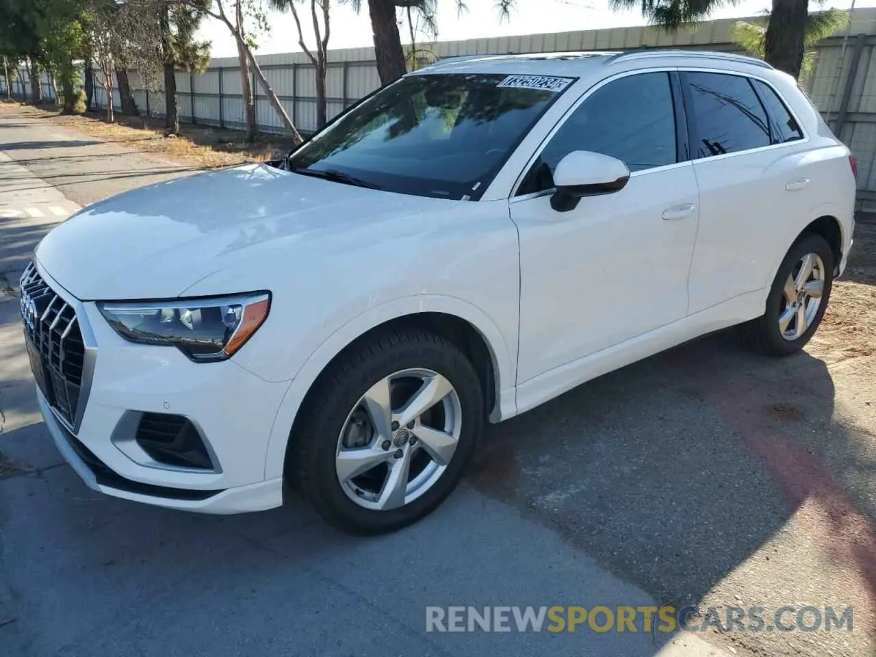1 Photograph of a damaged car WA1AECF30L1059339 AUDI Q3 2020