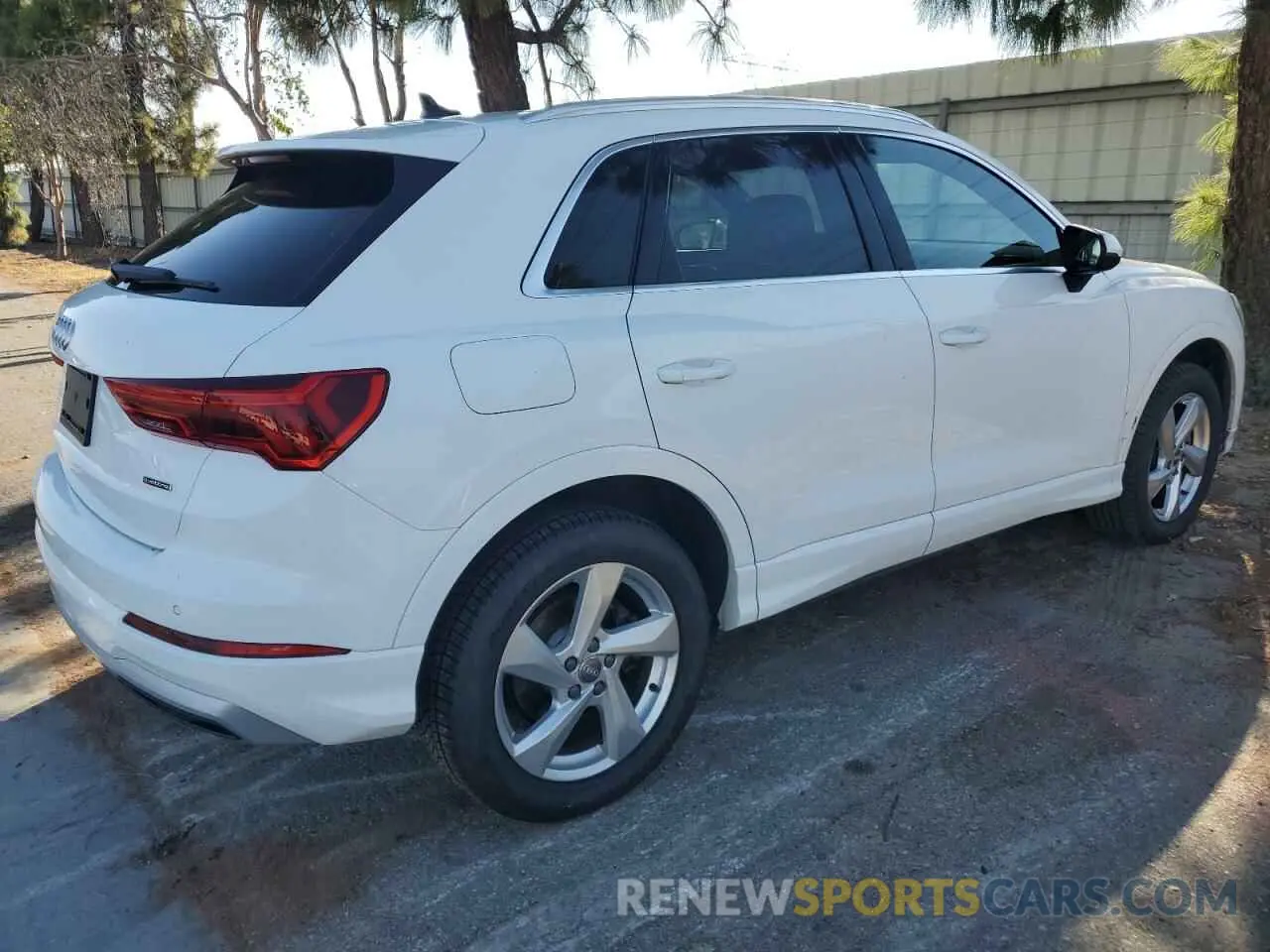 3 Photograph of a damaged car WA1AECF30L1059339 AUDI Q3 2020