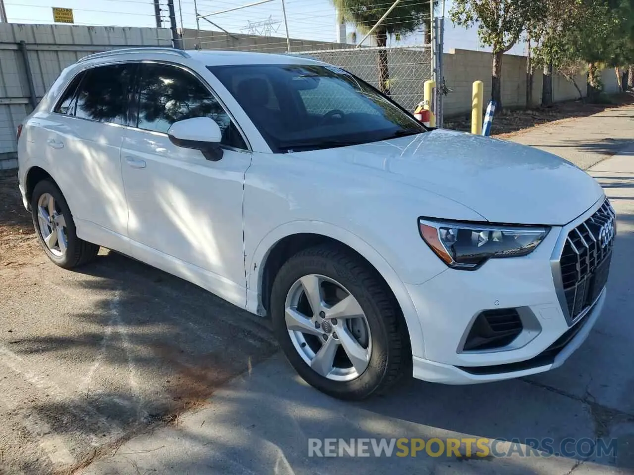 4 Photograph of a damaged car WA1AECF30L1059339 AUDI Q3 2020