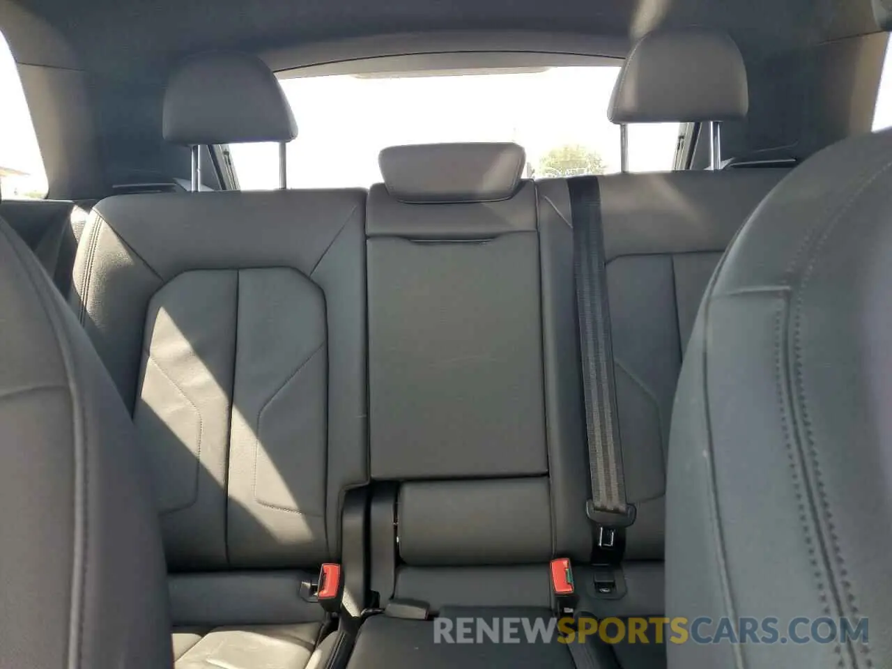 10 Photograph of a damaged car WA1AECF30L1068896 AUDI Q3 2020