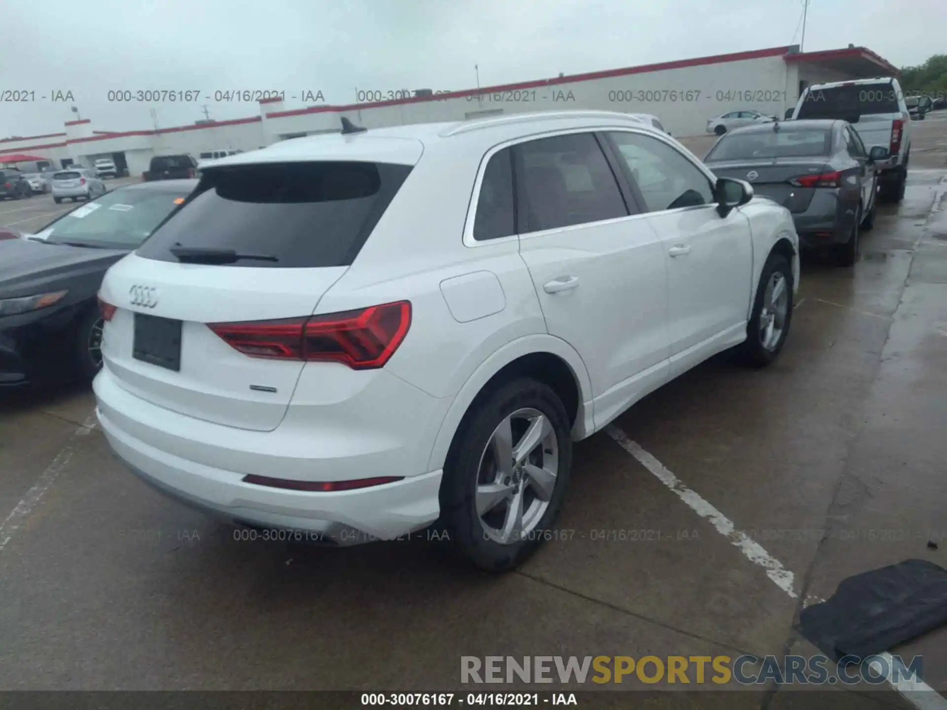 4 Photograph of a damaged car WA1AECF31L1032134 AUDI Q3 2020