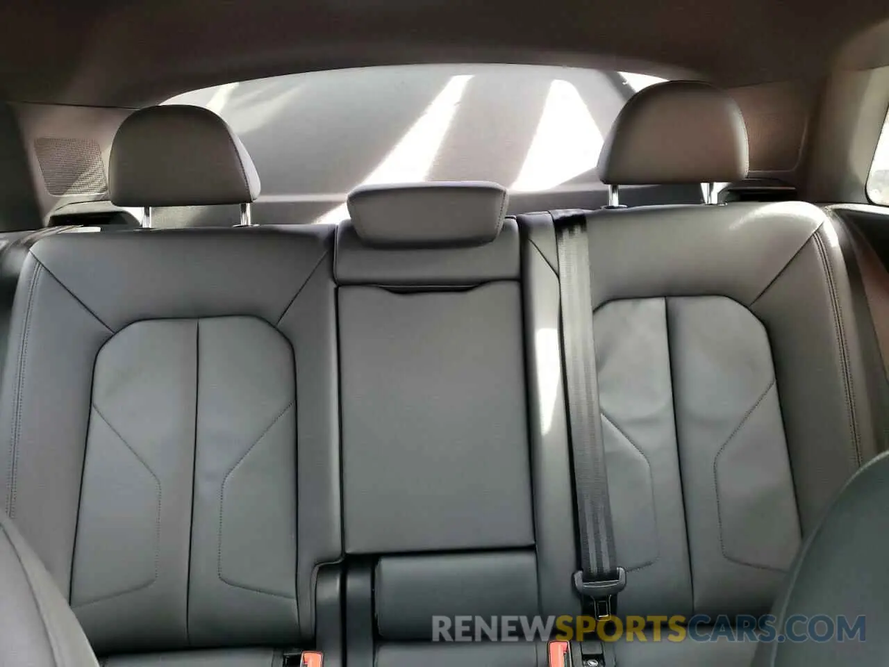 10 Photograph of a damaged car WA1AECF31L1040461 AUDI Q3 2020
