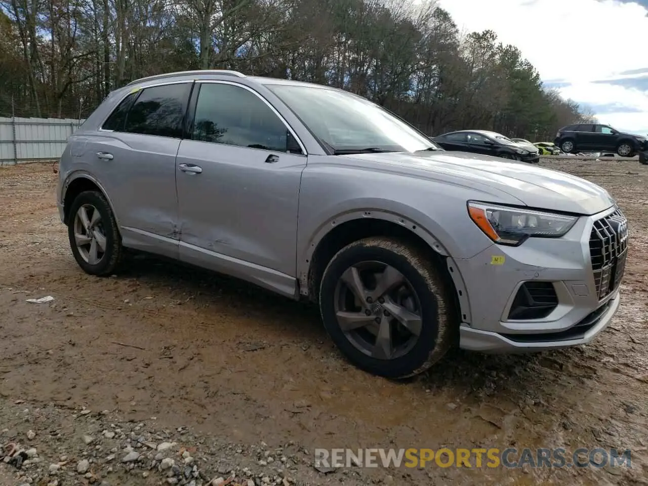 4 Photograph of a damaged car WA1AECF31L1040461 AUDI Q3 2020