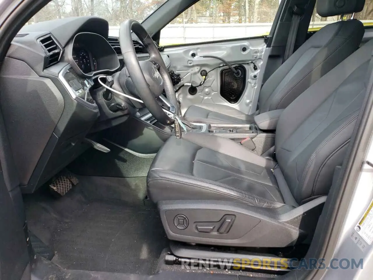 7 Photograph of a damaged car WA1AECF31L1040461 AUDI Q3 2020