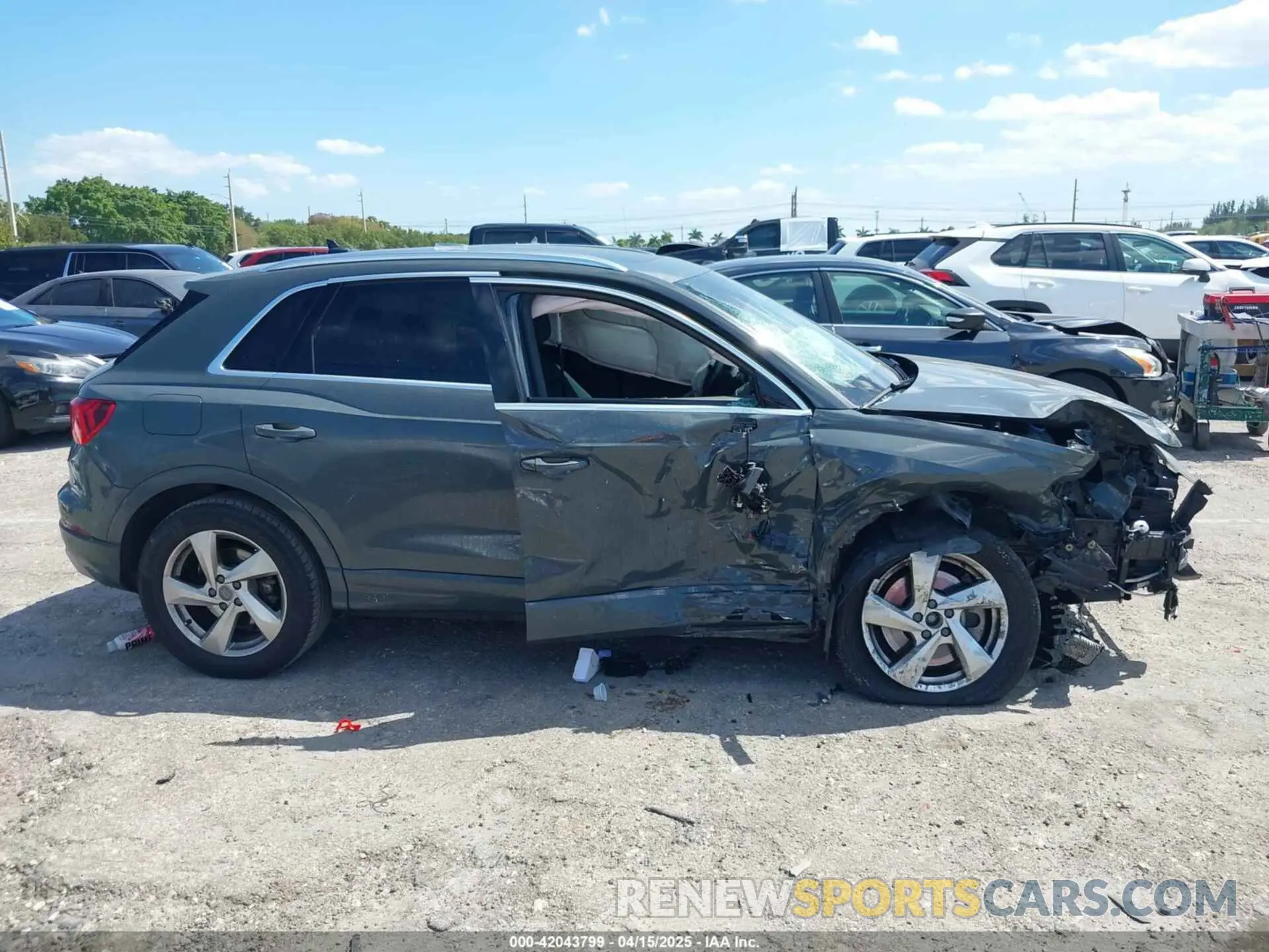 14 Photograph of a damaged car WA1AECF31L1043778 AUDI Q3 2020