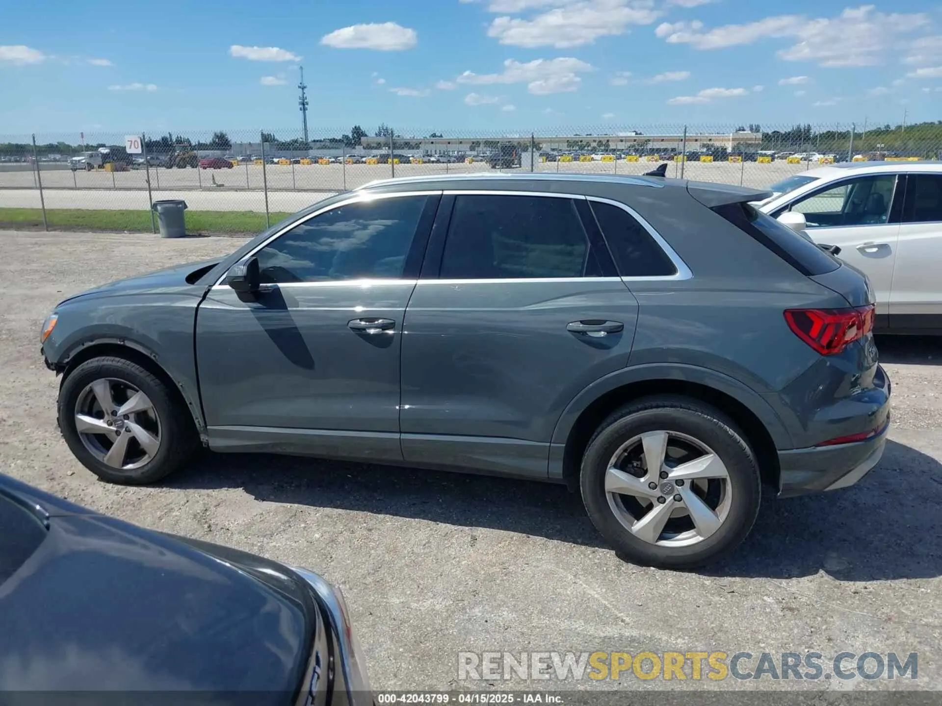 15 Photograph of a damaged car WA1AECF31L1043778 AUDI Q3 2020