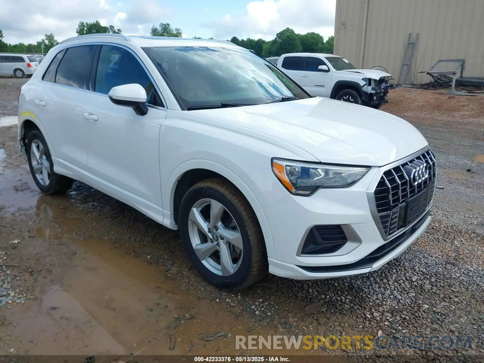 1 Photograph of a damaged car WA1AECF31L1052769 AUDI Q3 2020