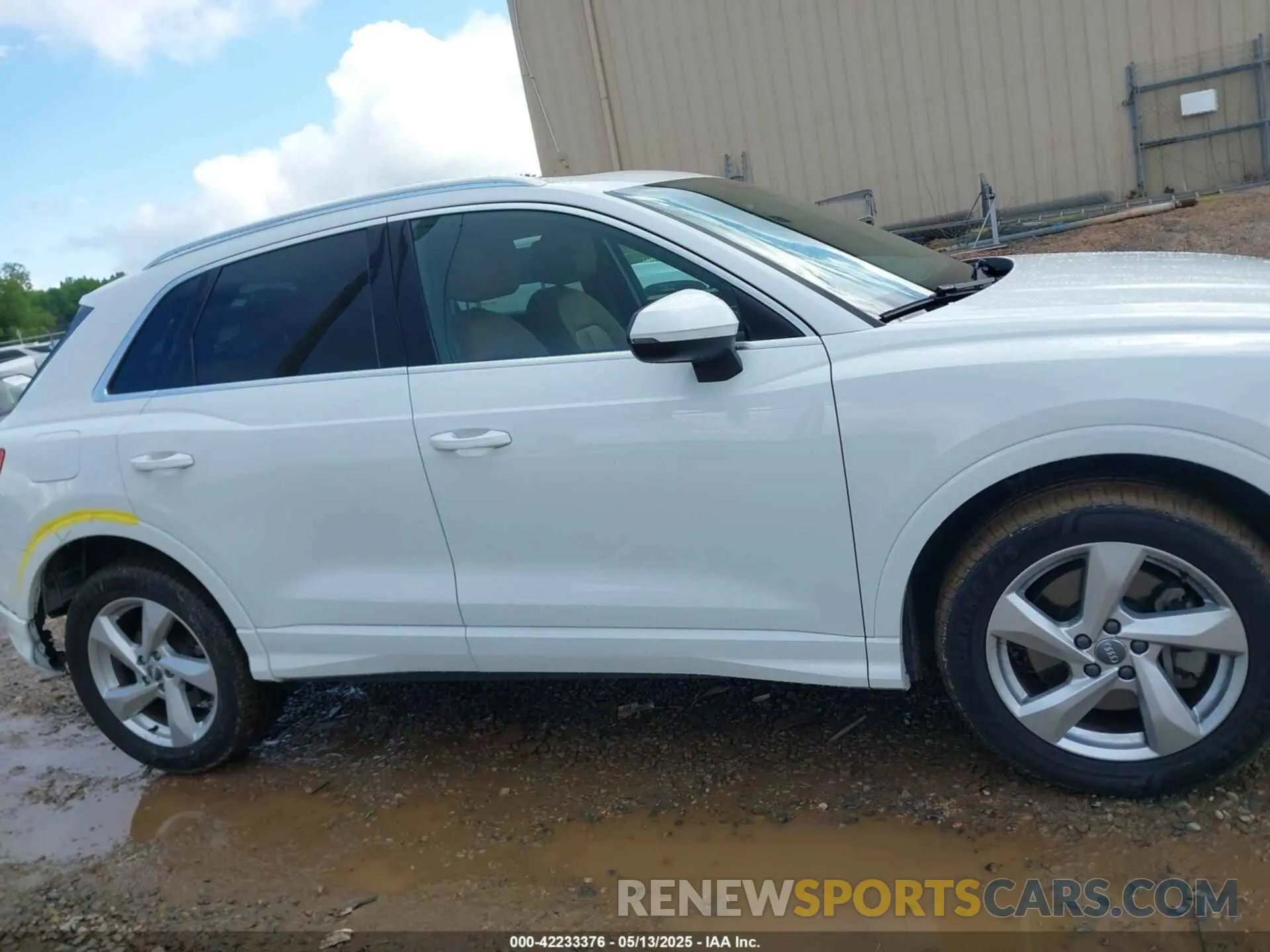 14 Photograph of a damaged car WA1AECF31L1052769 AUDI Q3 2020