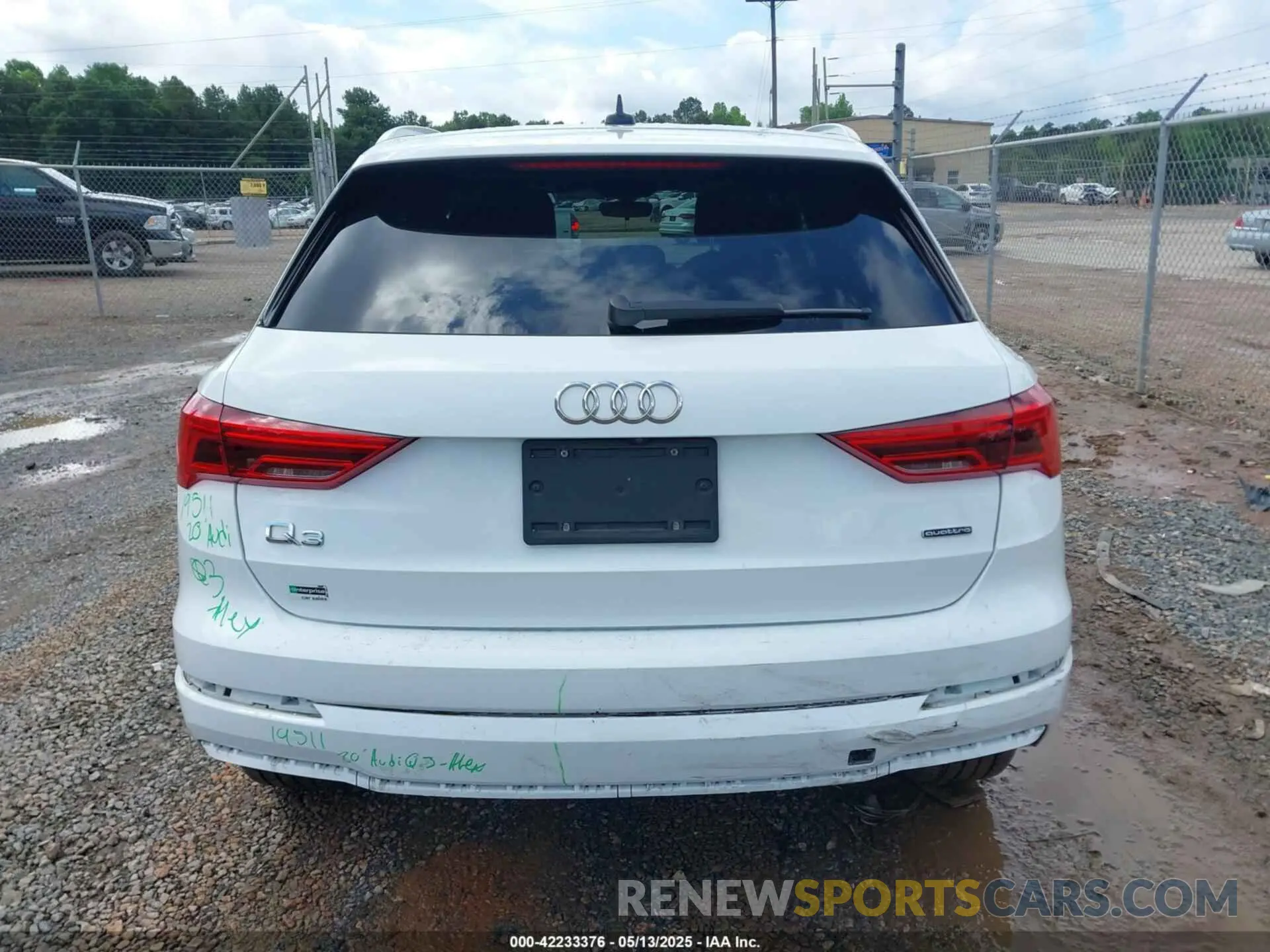 17 Photograph of a damaged car WA1AECF31L1052769 AUDI Q3 2020