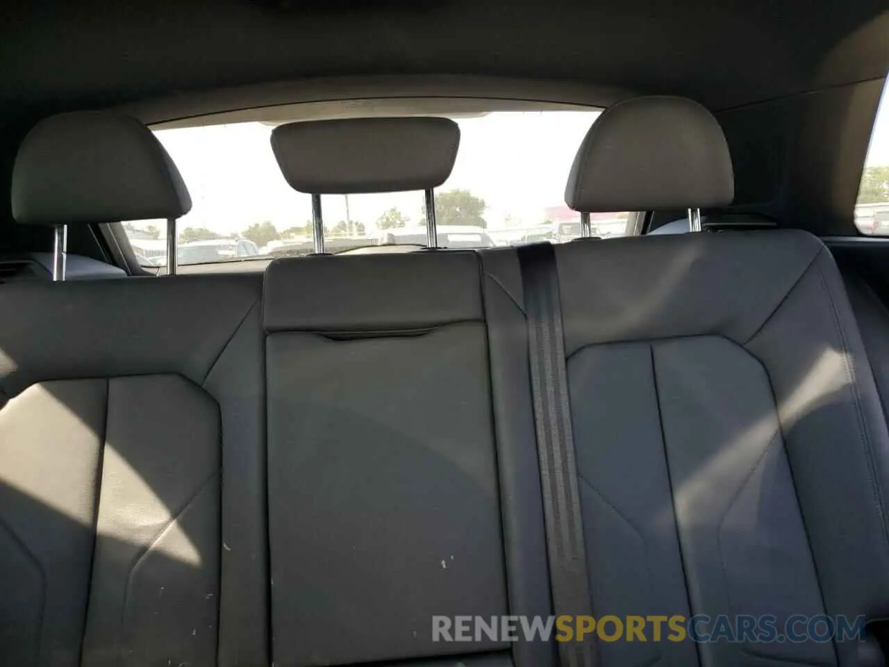 10 Photograph of a damaged car WA1AECF32L1043479 AUDI Q3 2020