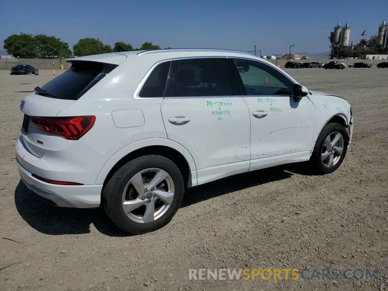 3 Photograph of a damaged car WA1AECF32L1043479 AUDI Q3 2020