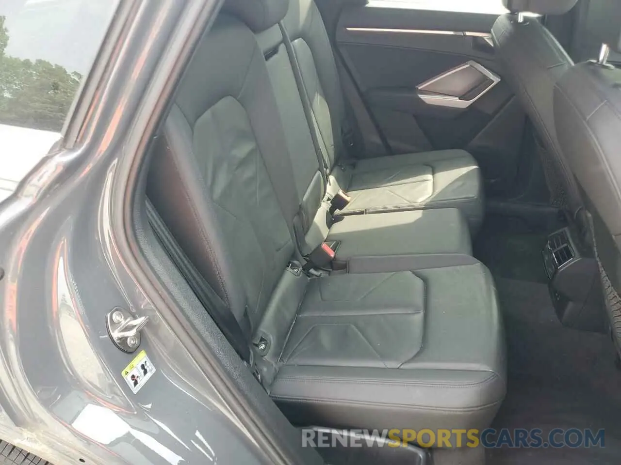 10 Photograph of a damaged car WA1AECF33L1008711 AUDI Q3 2020