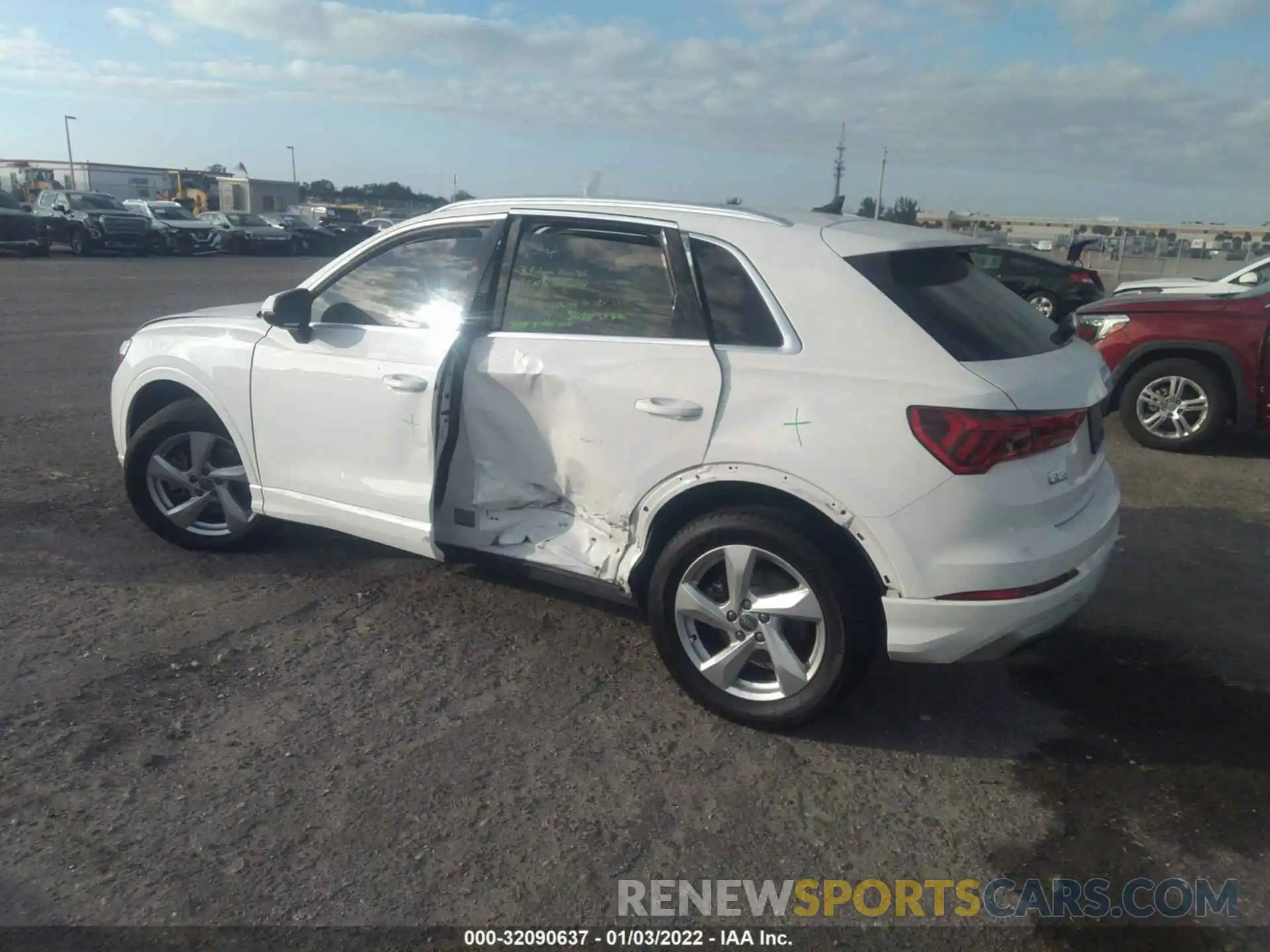 3 Photograph of a damaged car WA1AECF33L1031065 AUDI Q3 2020