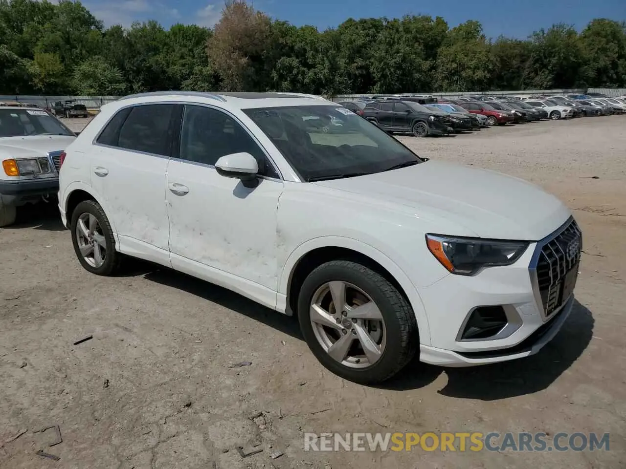 4 Photograph of a damaged car WA1AECF33L1031907 AUDI Q3 2020
