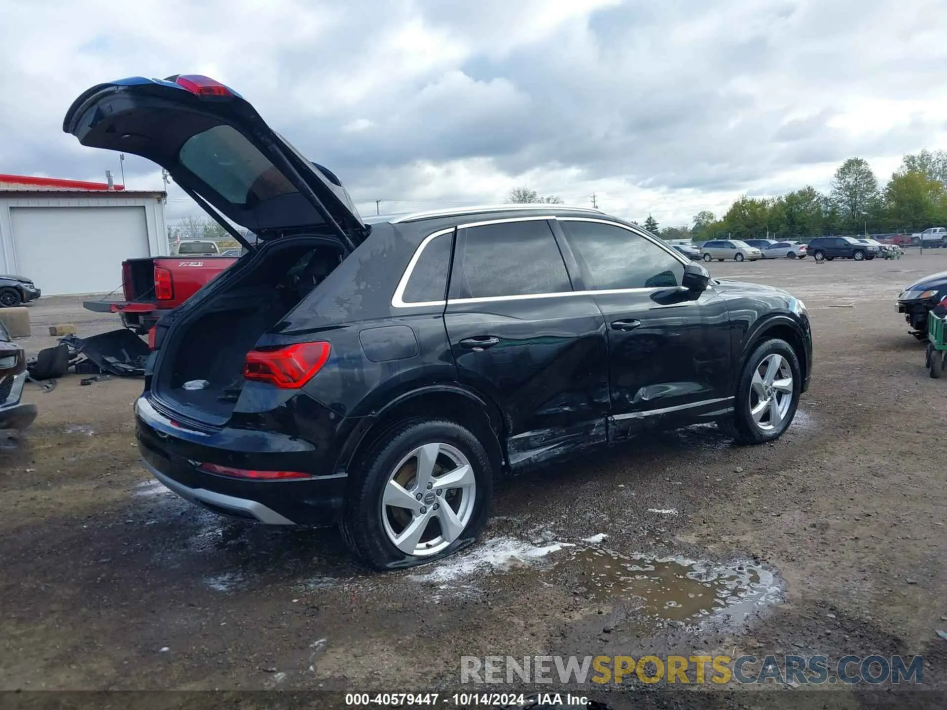4 Photograph of a damaged car WA1AECF33L1097311 AUDI Q3 2020