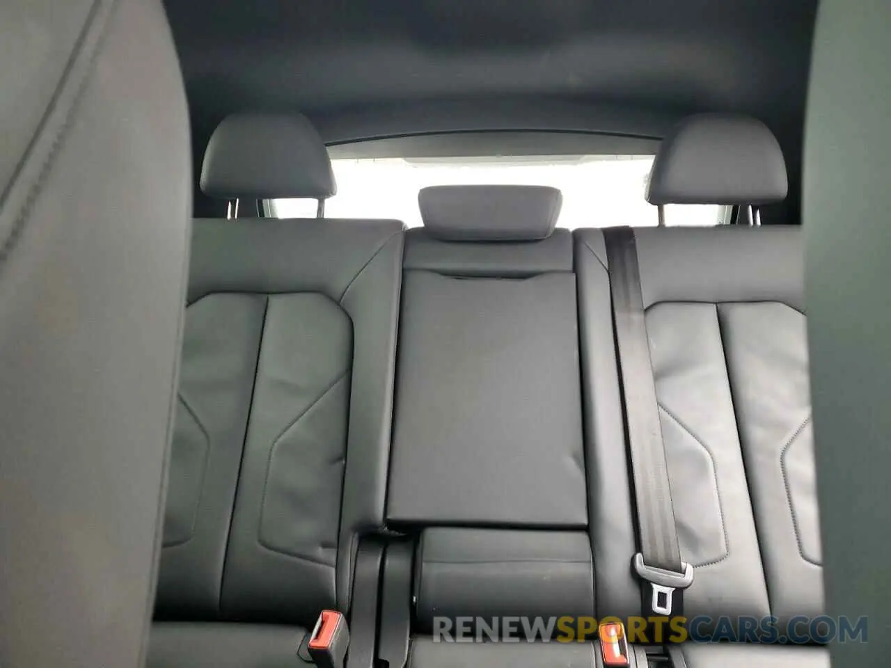 10 Photograph of a damaged car WA1AECF34L1038039 AUDI Q3 2020