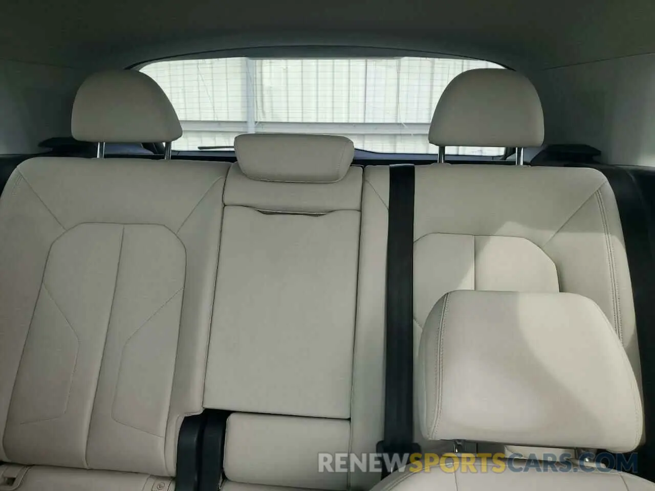 10 Photograph of a damaged car WA1AECF35L1035909 AUDI Q3 2020