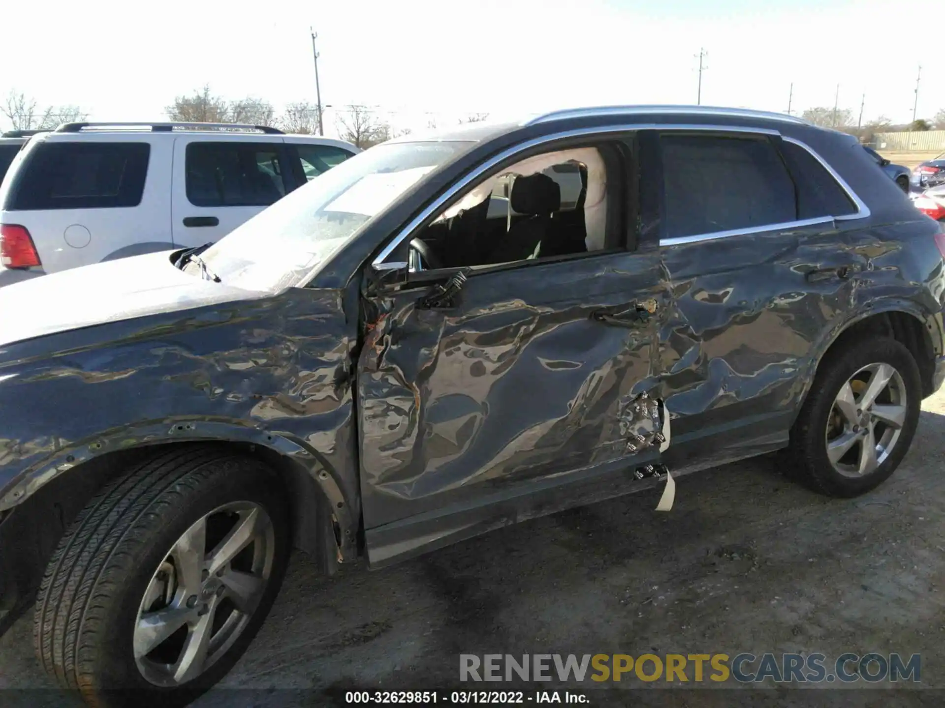 6 Photograph of a damaged car WA1AECF35L1116361 AUDI Q3 2020