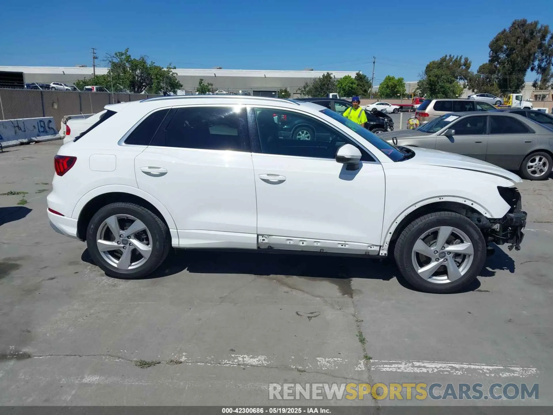 14 Photograph of a damaged car WA1AECF36L1045753 AUDI Q3 2020