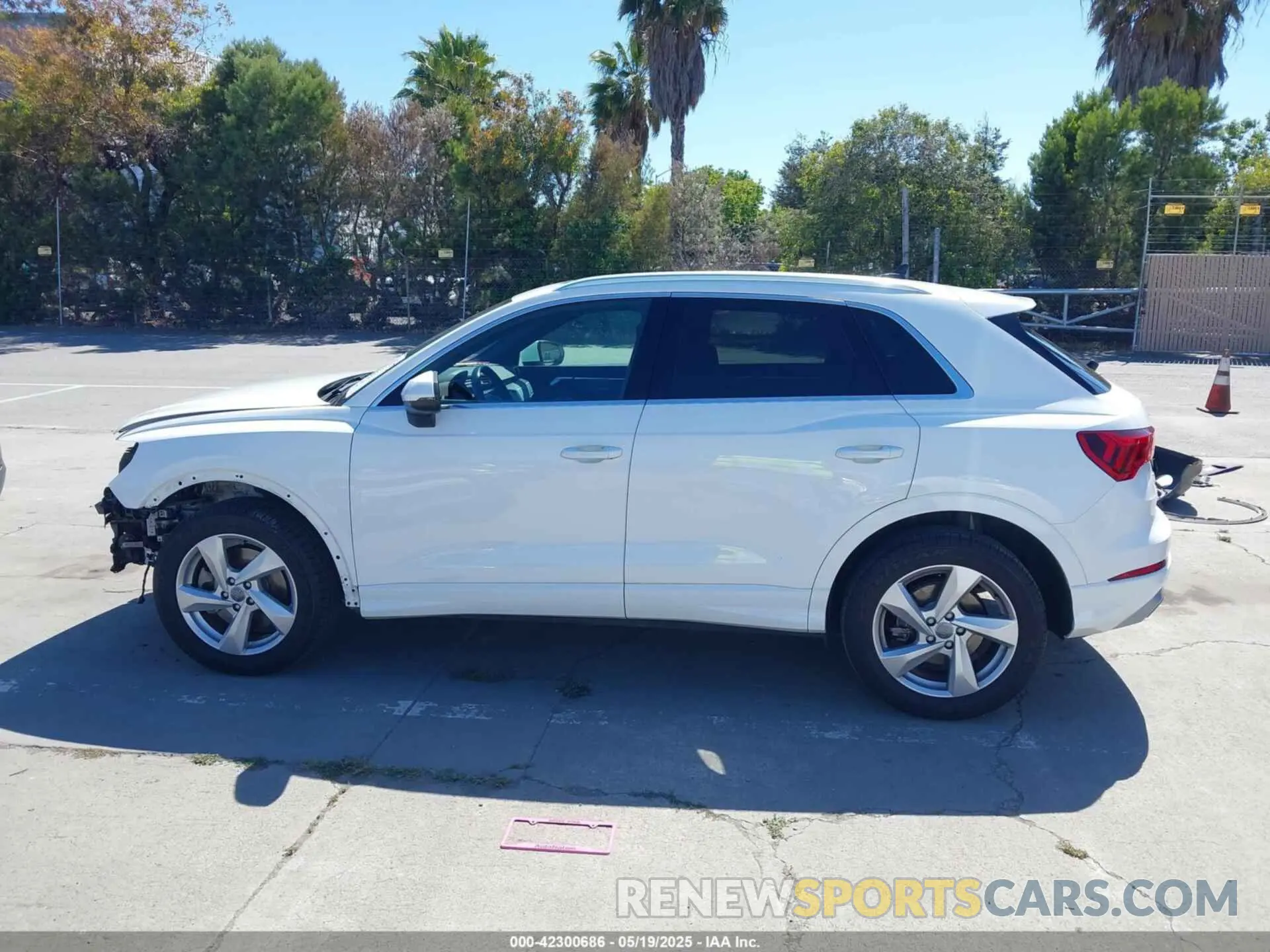15 Photograph of a damaged car WA1AECF36L1045753 AUDI Q3 2020