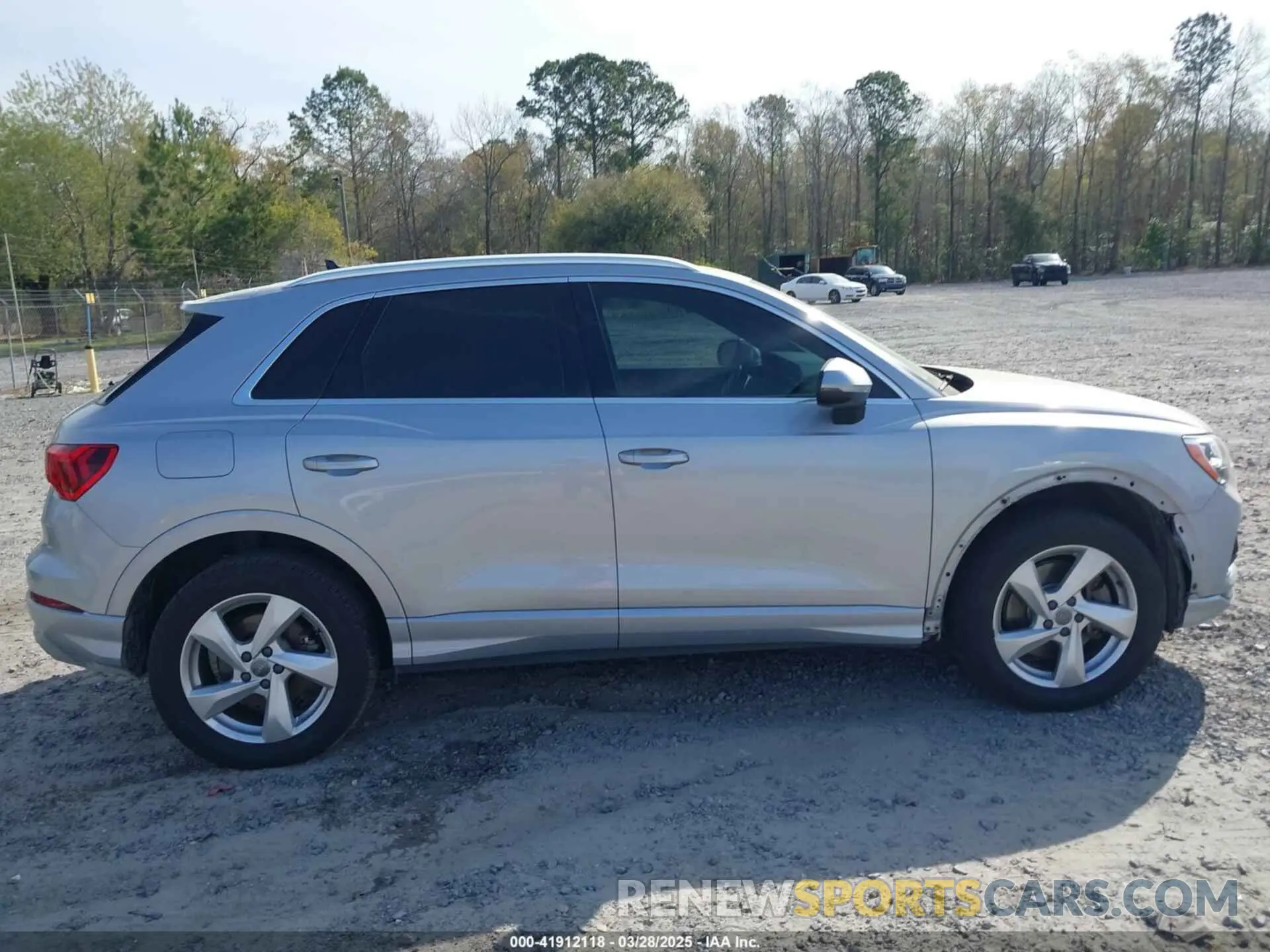 13 Photograph of a damaged car WA1AECF36L1057823 AUDI Q3 2020
