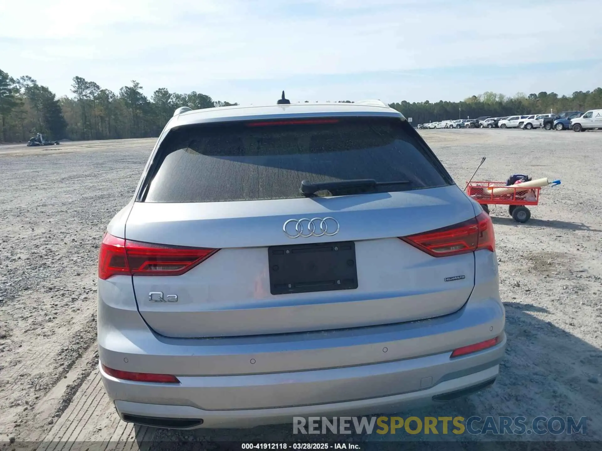 16 Photograph of a damaged car WA1AECF36L1057823 AUDI Q3 2020
