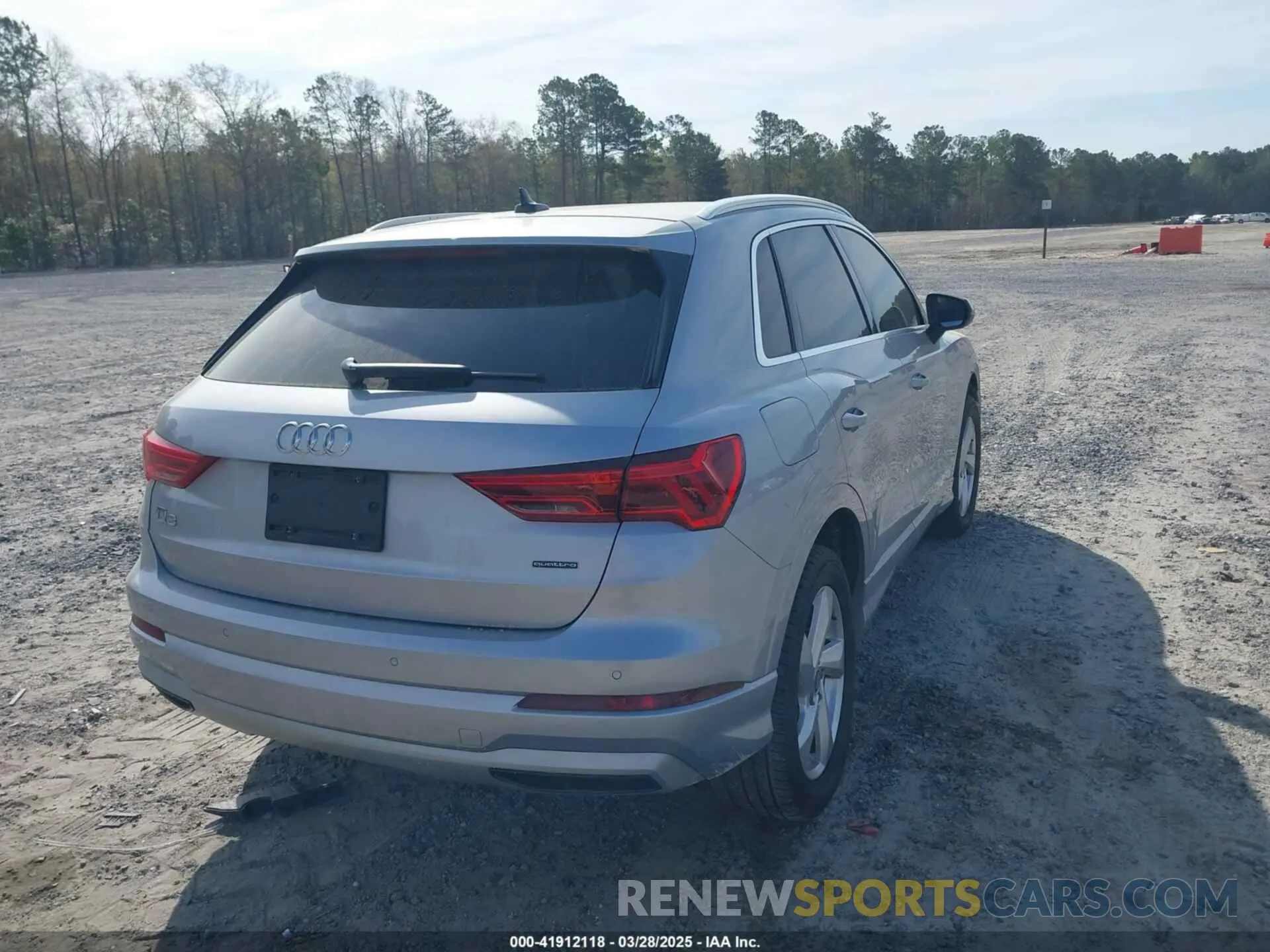 4 Photograph of a damaged car WA1AECF36L1057823 AUDI Q3 2020