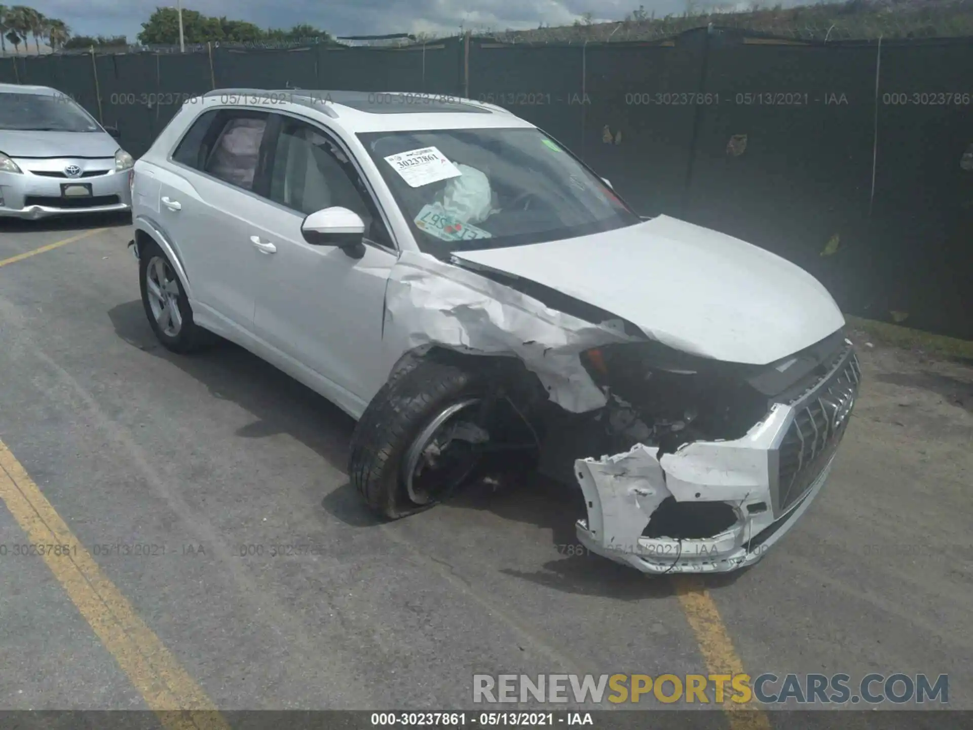 1 Photograph of a damaged car WA1AECF36L1066683 AUDI Q3 2020