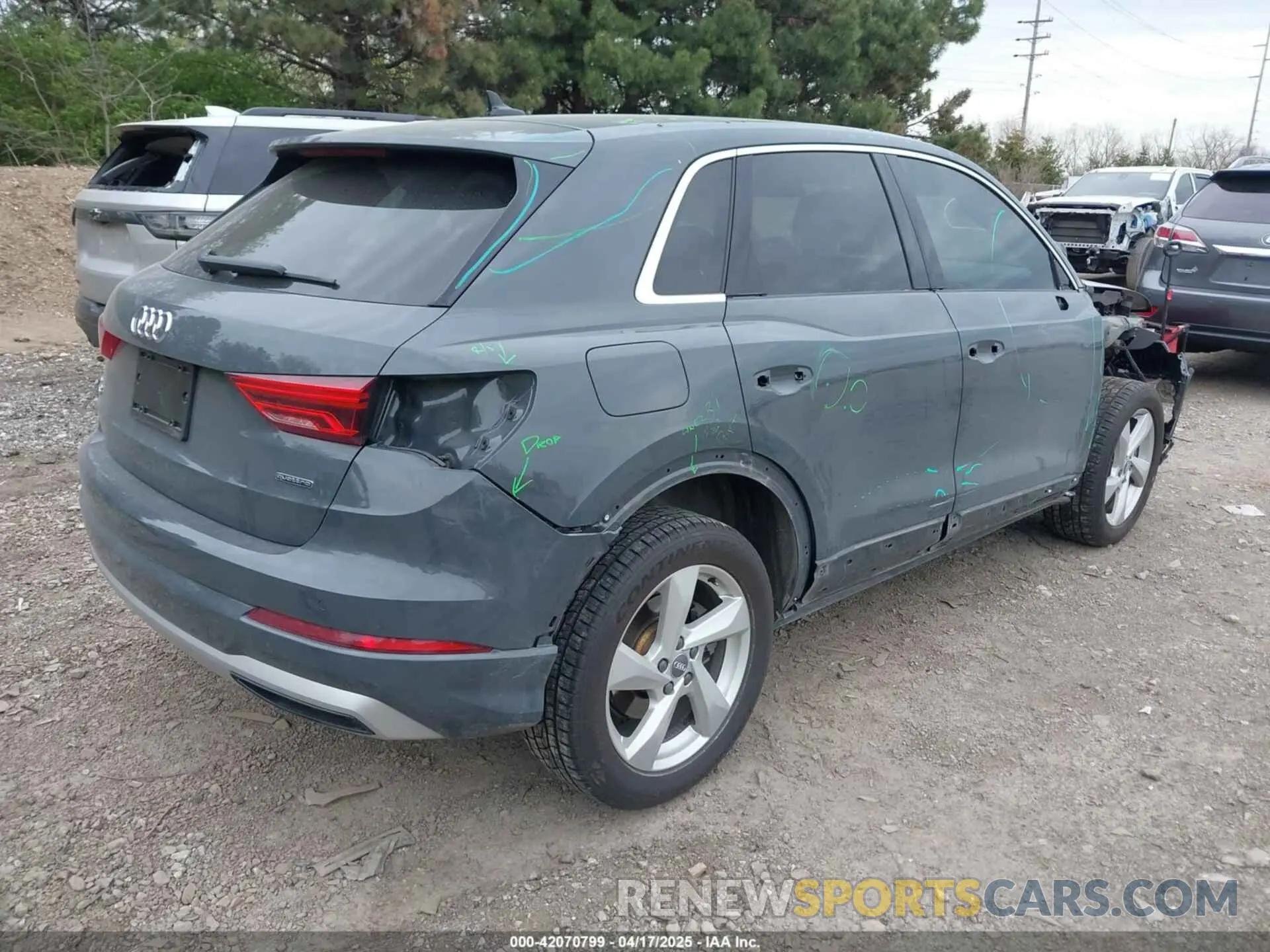4 Photograph of a damaged car WA1AECF36L1083306 AUDI Q3 2020