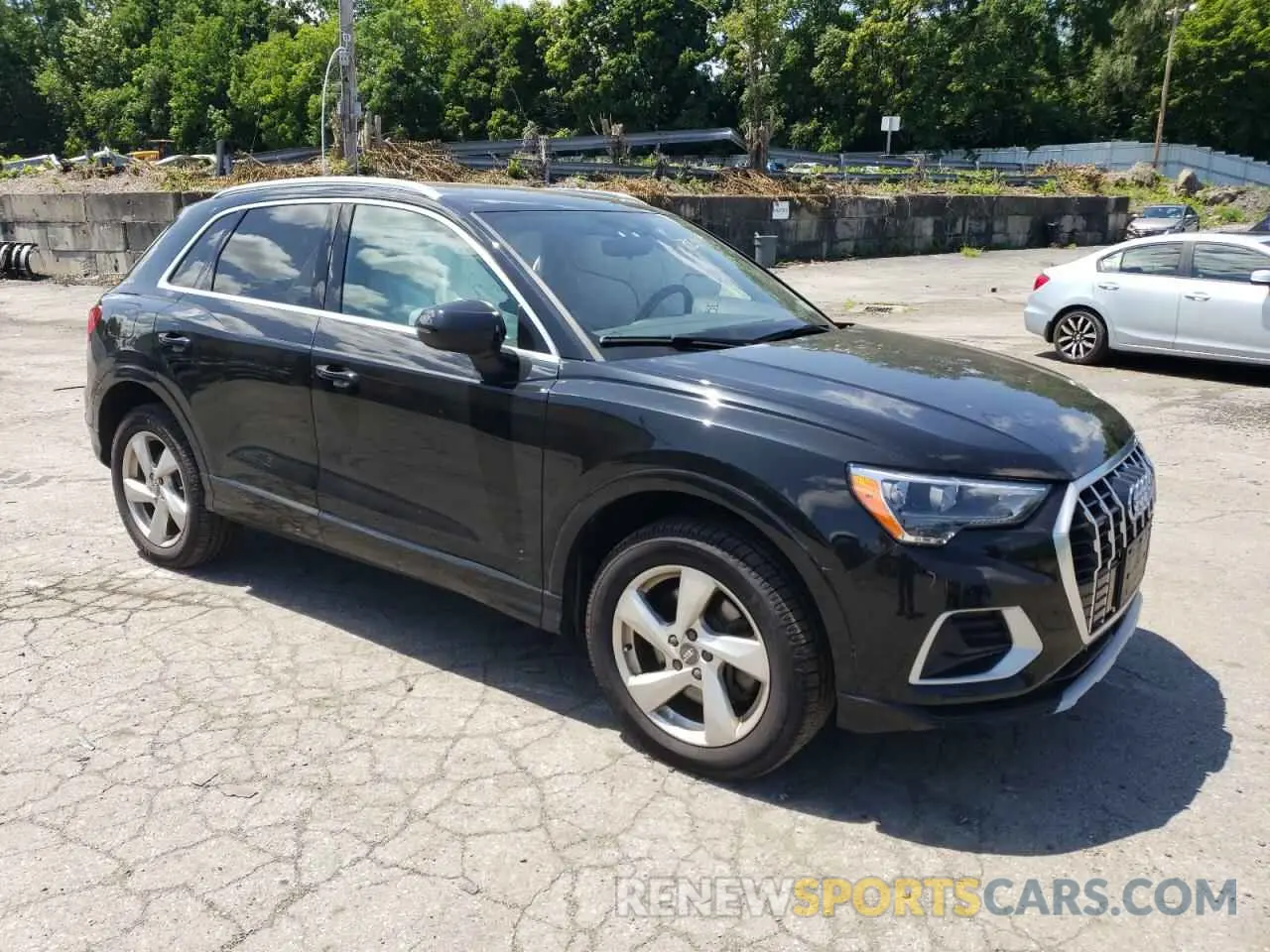 4 Photograph of a damaged car WA1AECF37L1001678 AUDI Q3 2020