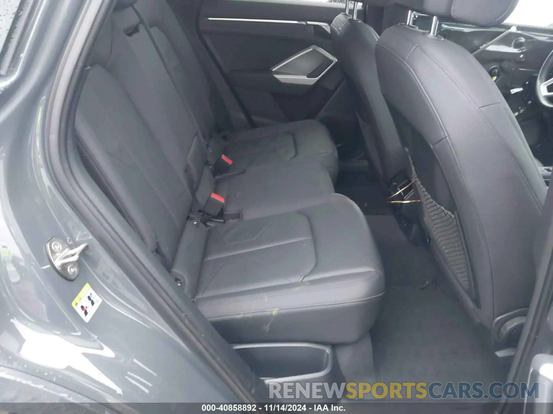 8 Photograph of a damaged car WA1AECF37L1011675 AUDI Q3 2020